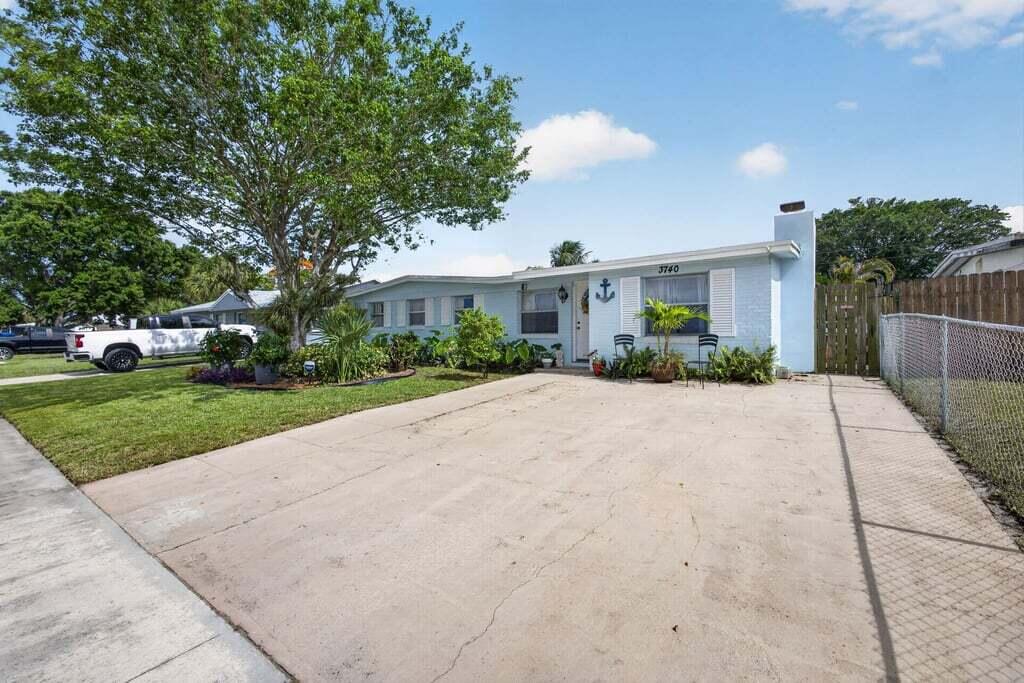 3740 Dunes Road Property Photo 2