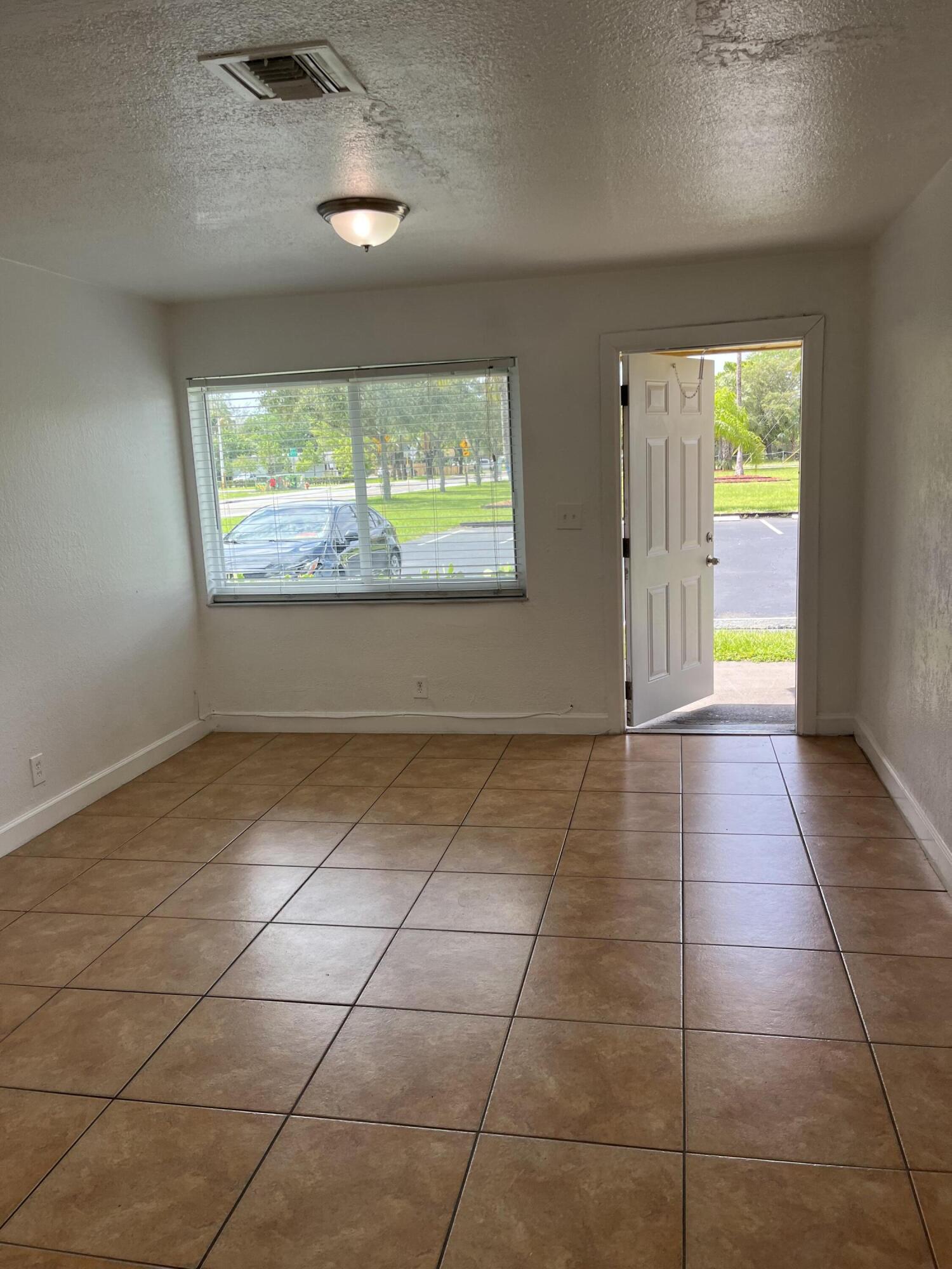 610 Nw 7th Avenue Property Photo 2