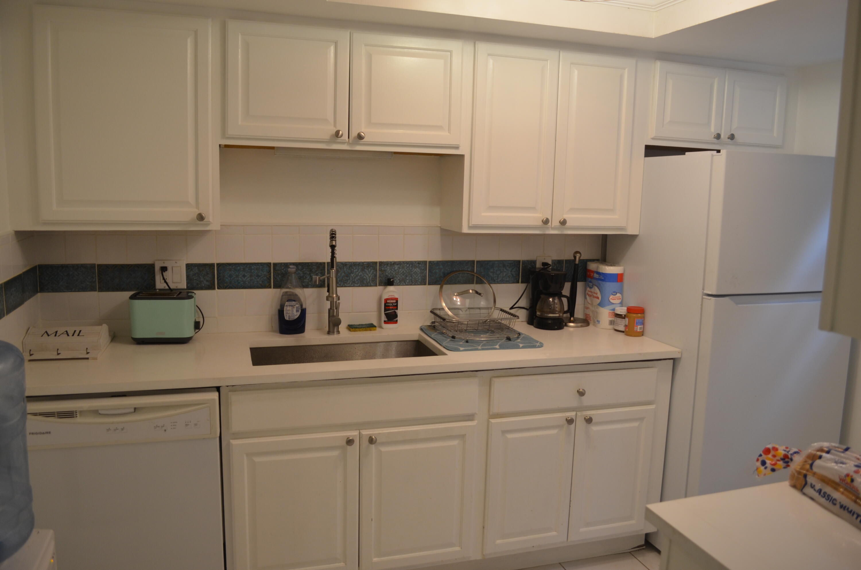 658 Ne 6th Court E E Property Photo 3
