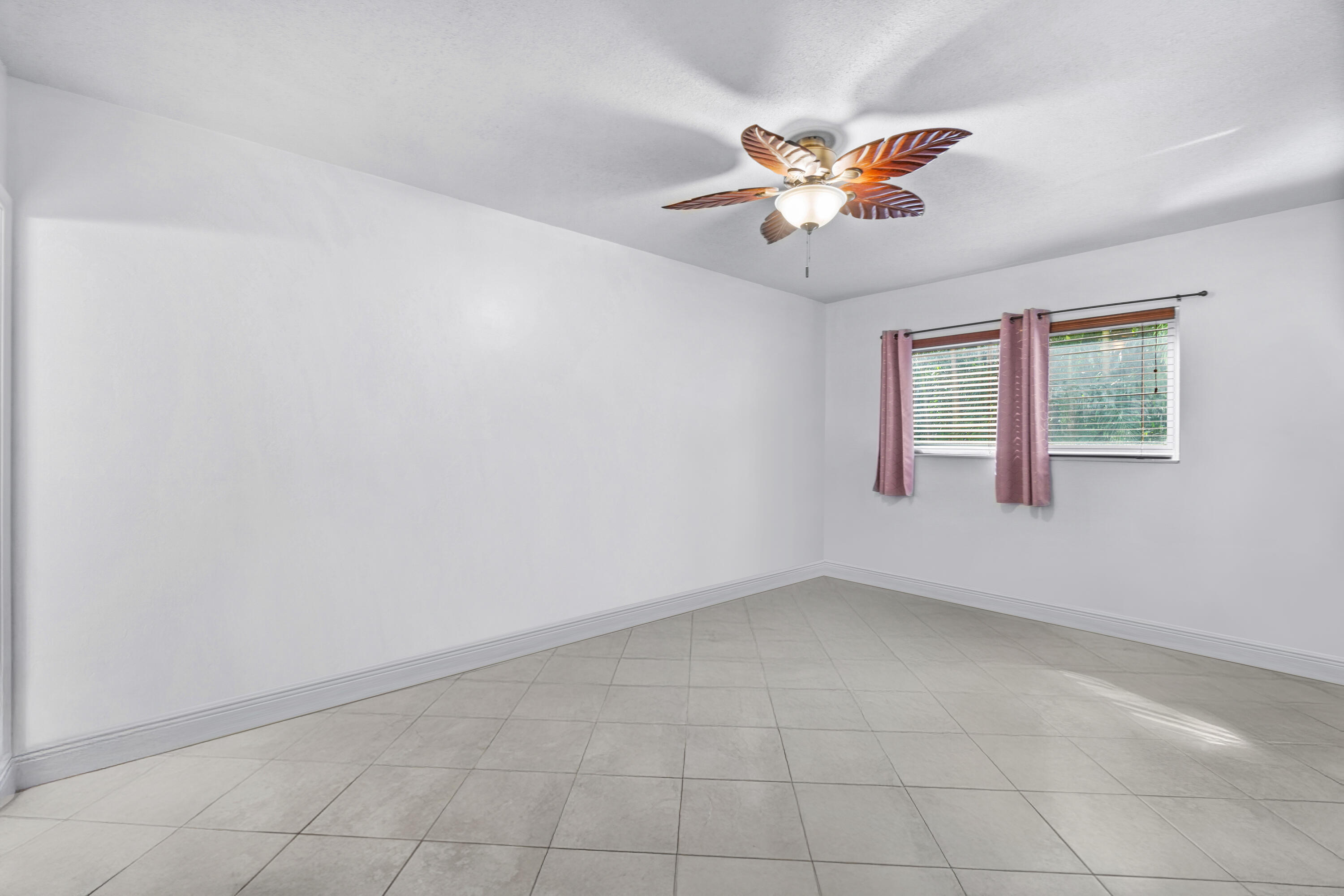 658 Ne 6th Court E E Property Photo 6