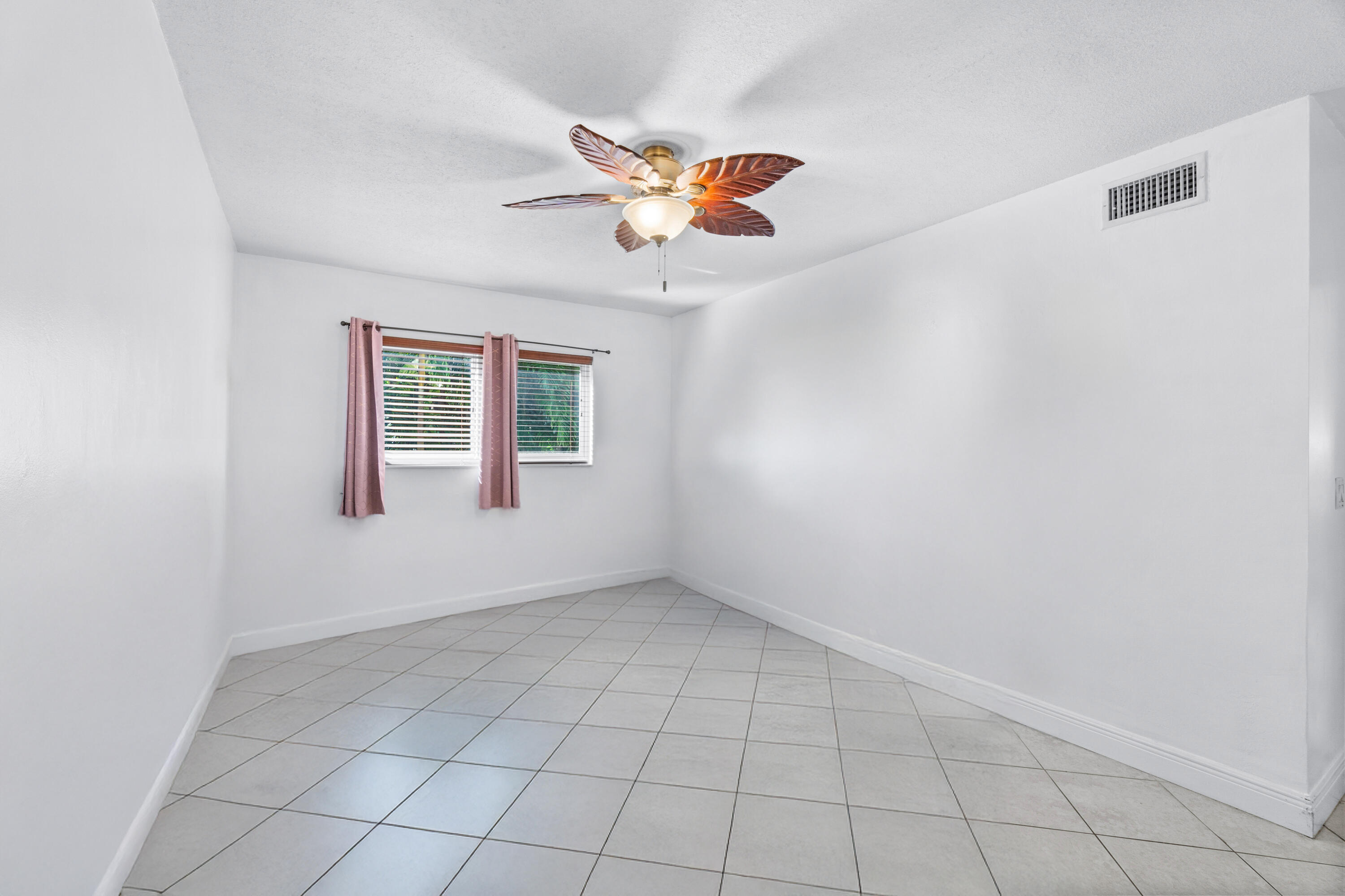 658 Ne 6th Court E E Property Photo 19