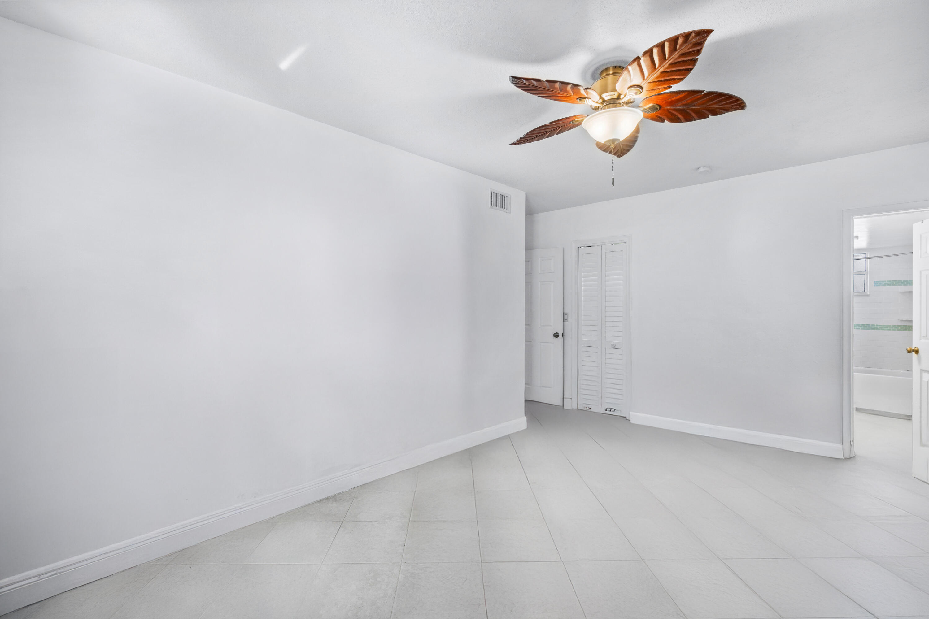 658 Ne 6th Court E E Property Photo 21