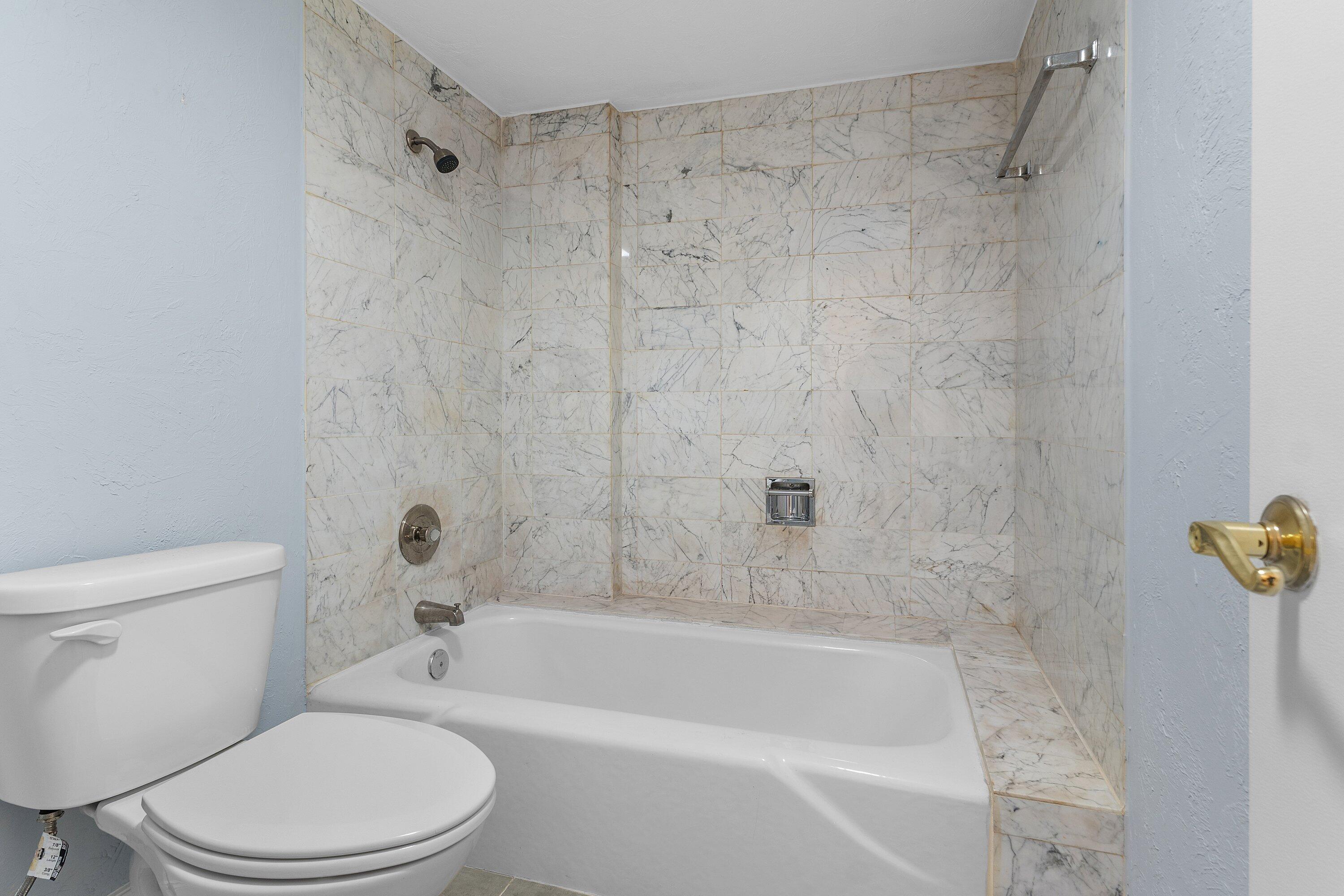 1150 Hillsboro Mile 905 Property Photo 23