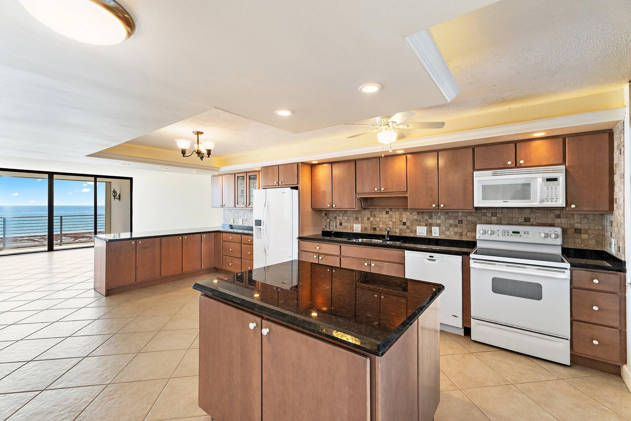 900 Ocean Drive 106 Property Photo 14