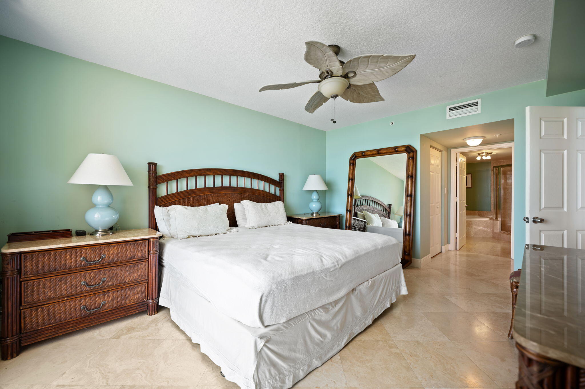 2011 N Ocean Boulevard 1606 Property Photo 17