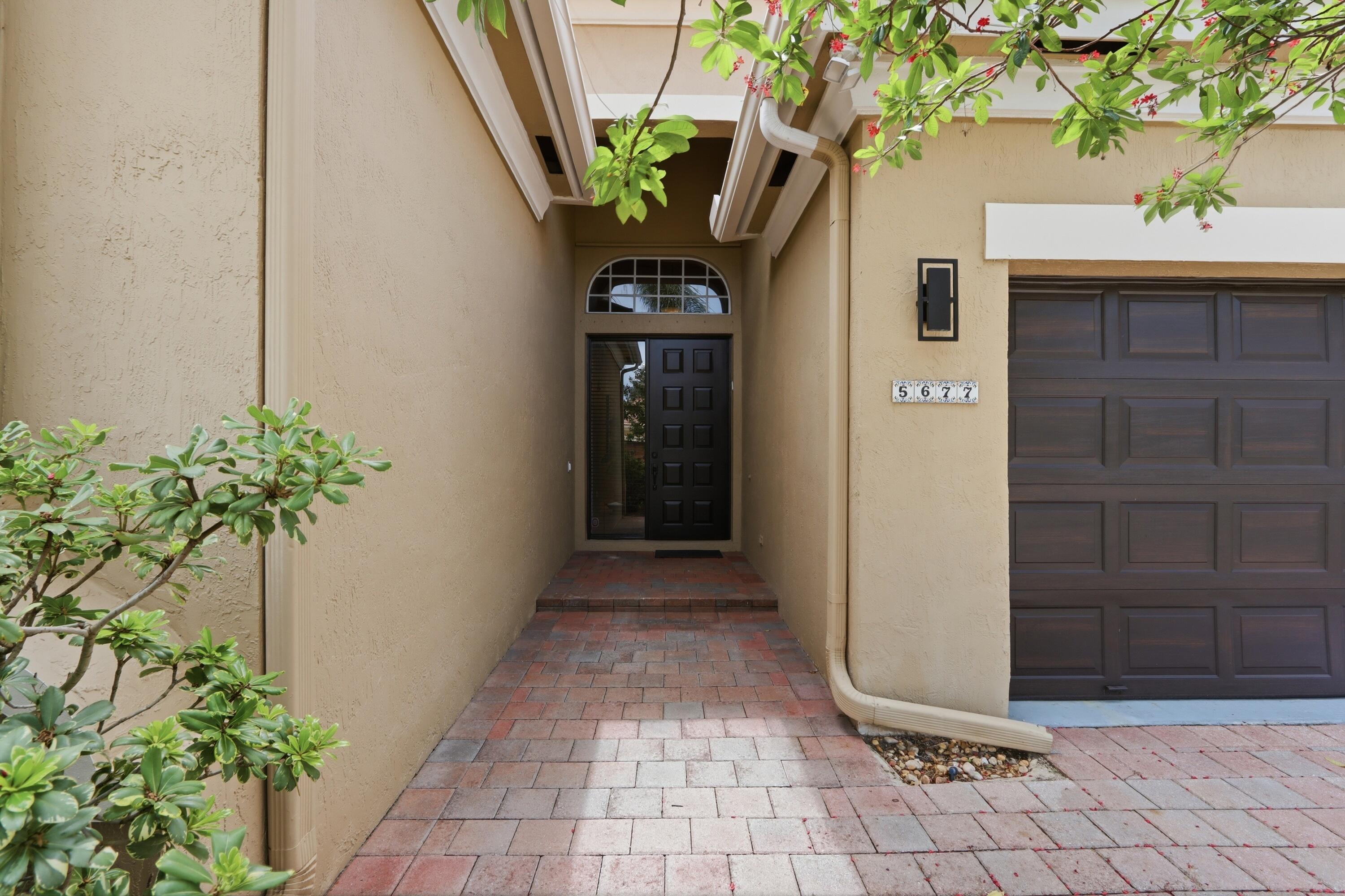 5677 Via De La Plata Circle Property Photo 2