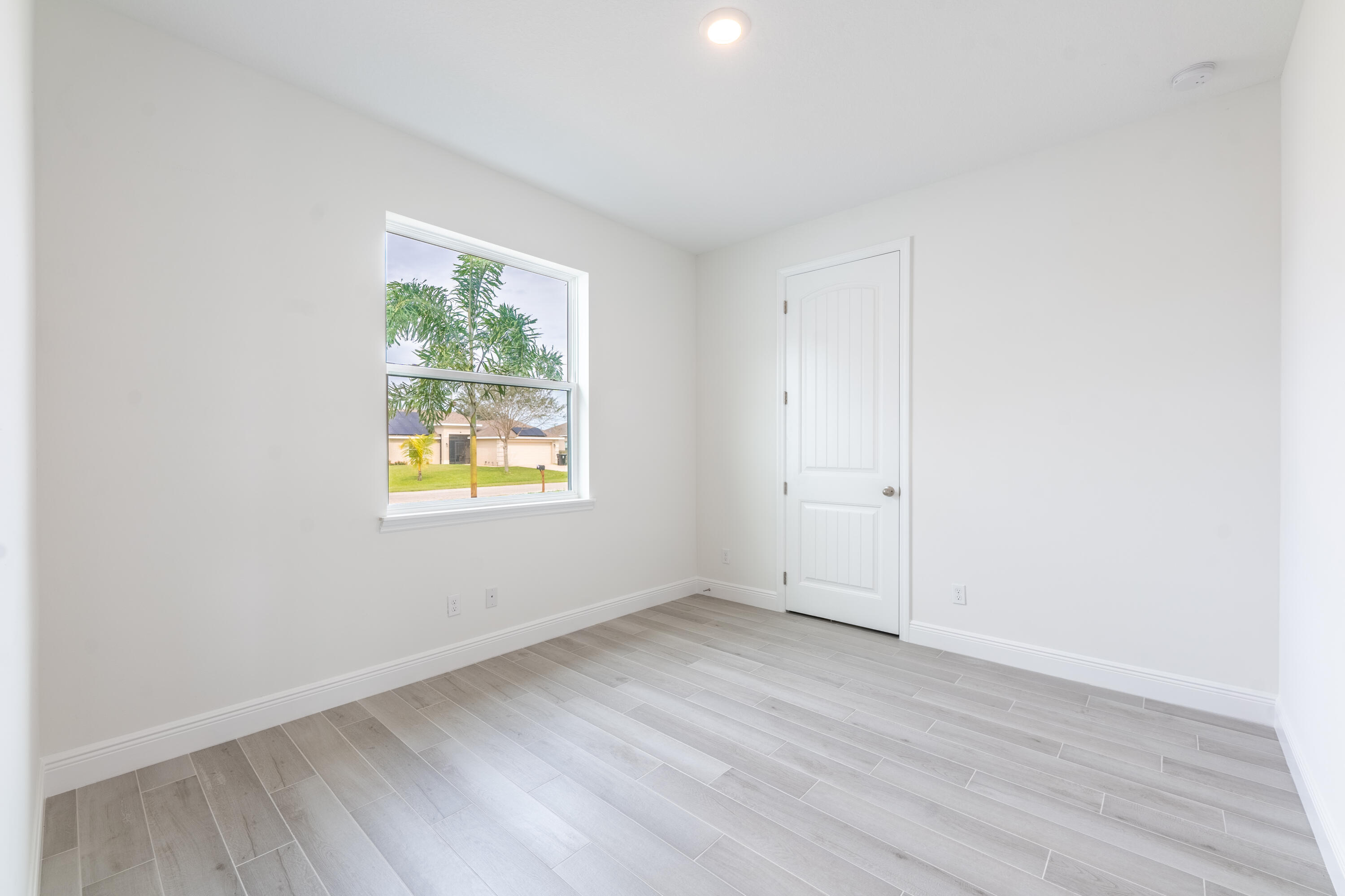 5303 Sunset Boulevard Property Photo 3