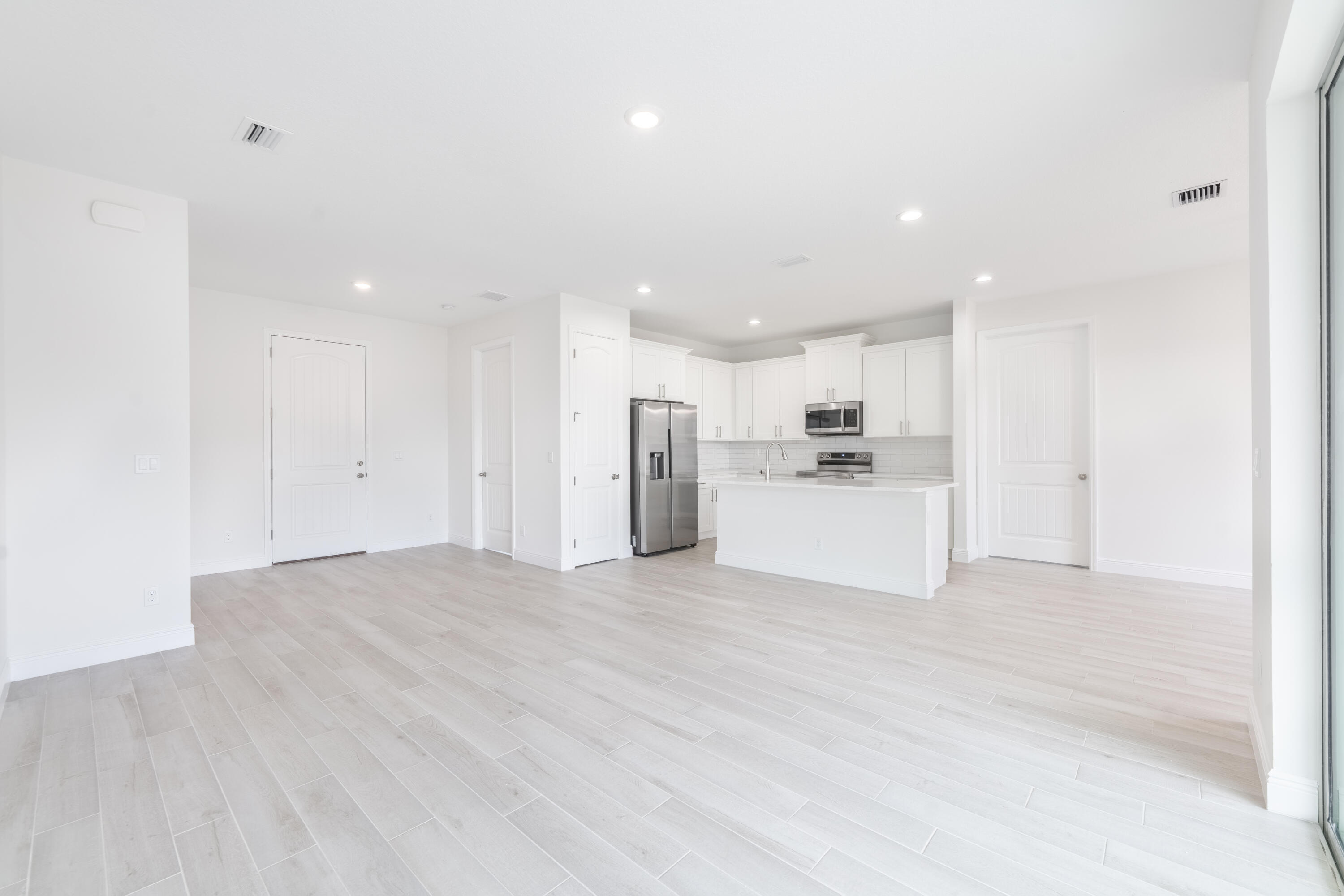 5303 Sunset Boulevard Property Photo 5
