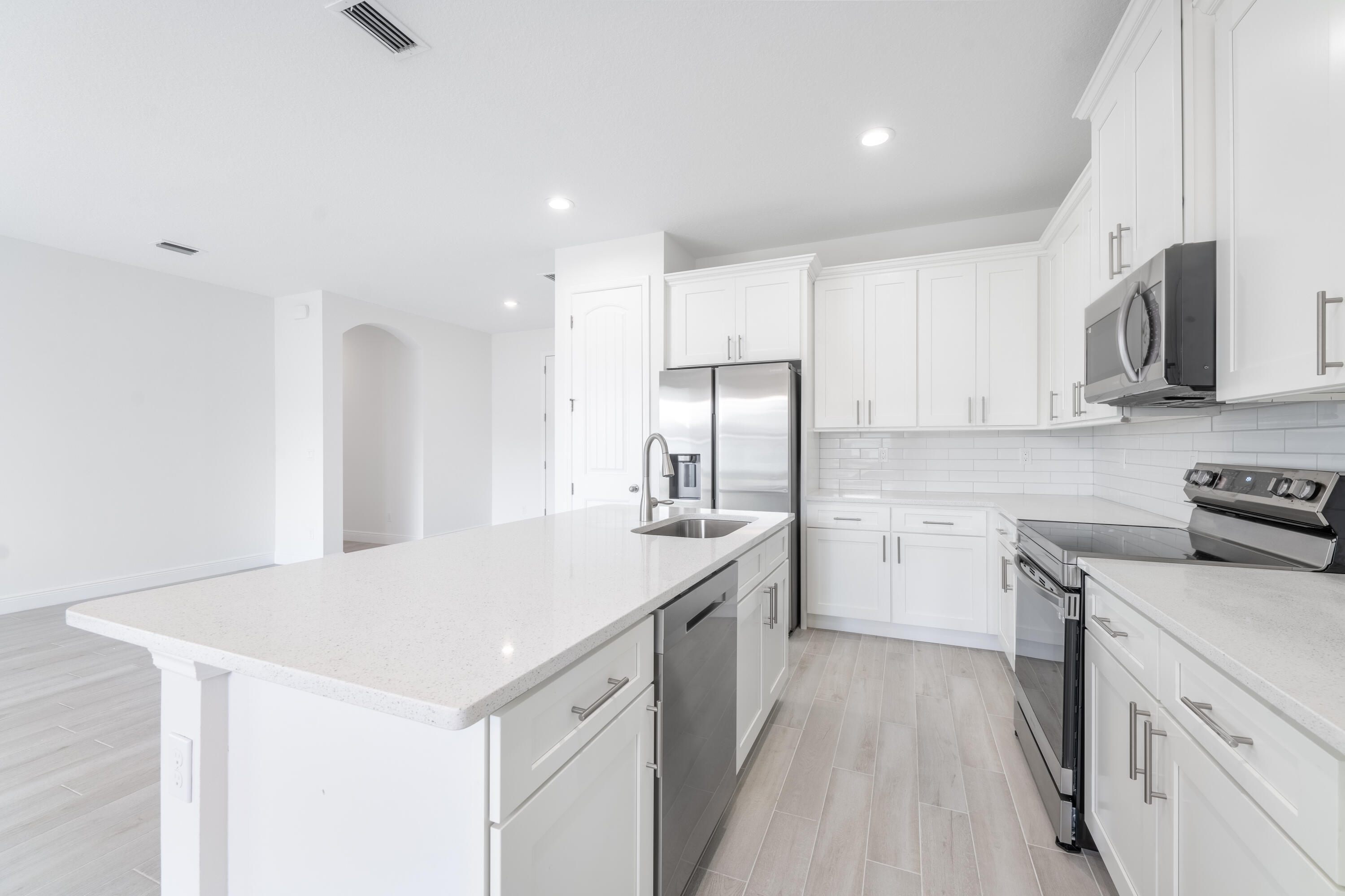 5303 Sunset Boulevard Property Photo 8