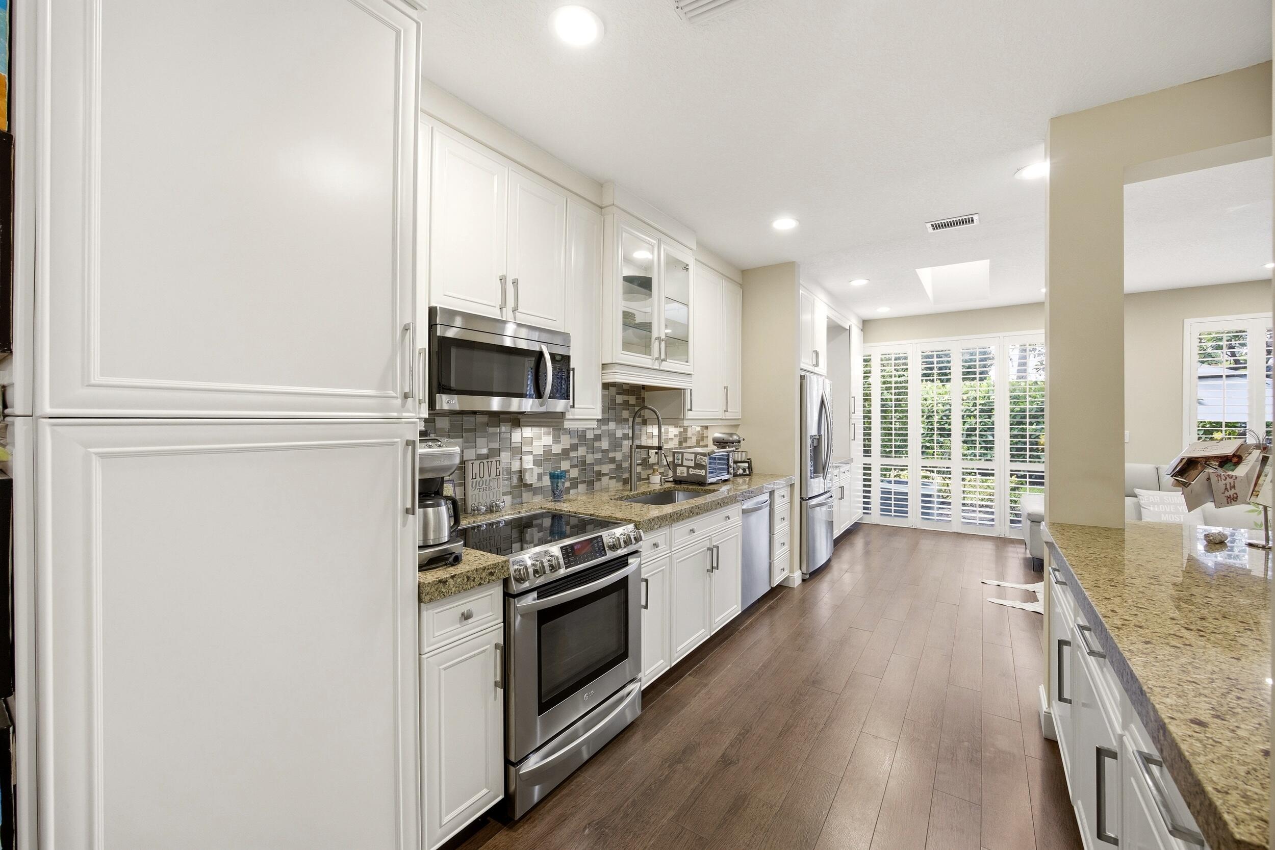 6738 Via Regina Property Photo 12