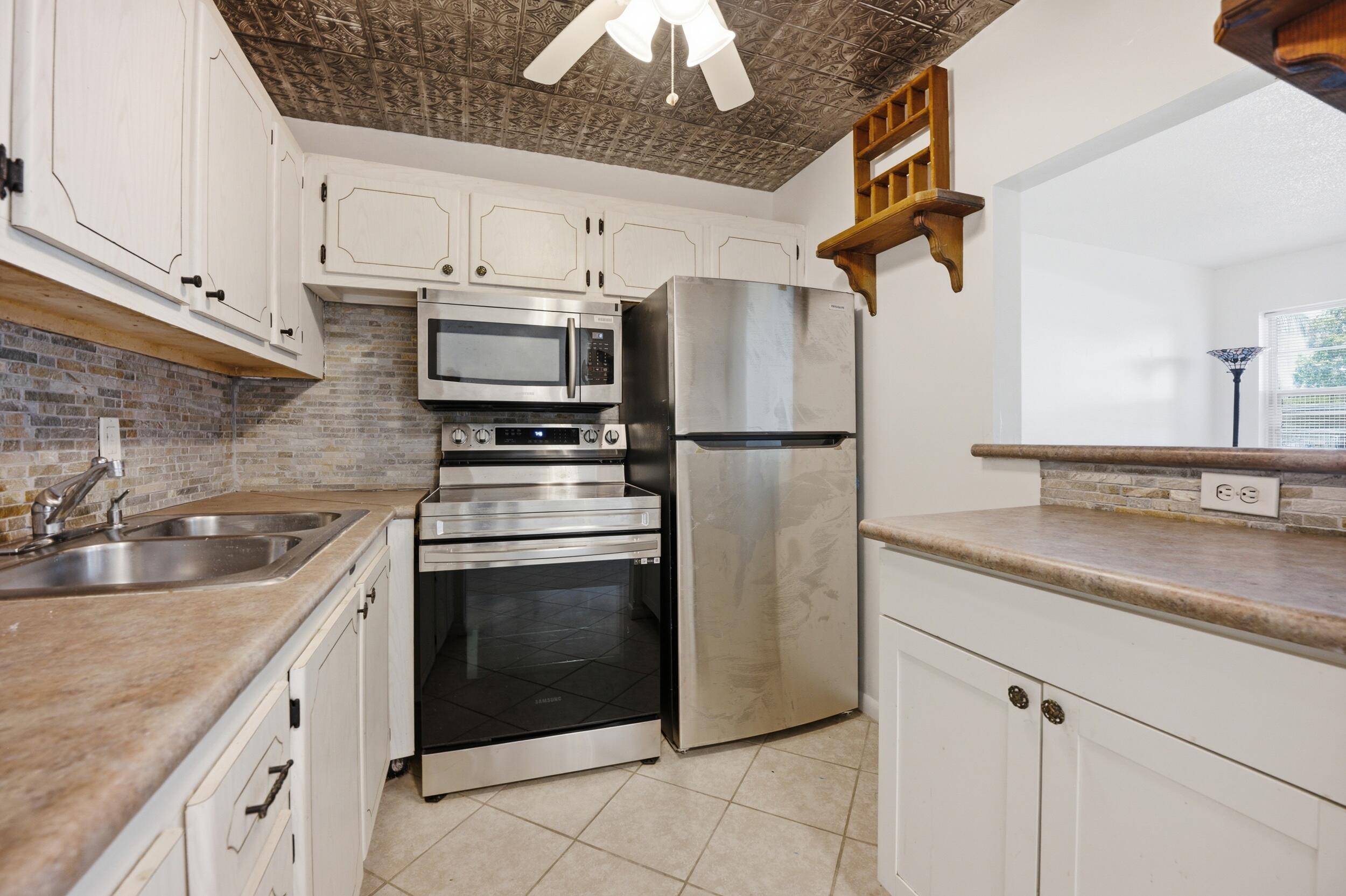 98 E Cambridge E Property Photo 13