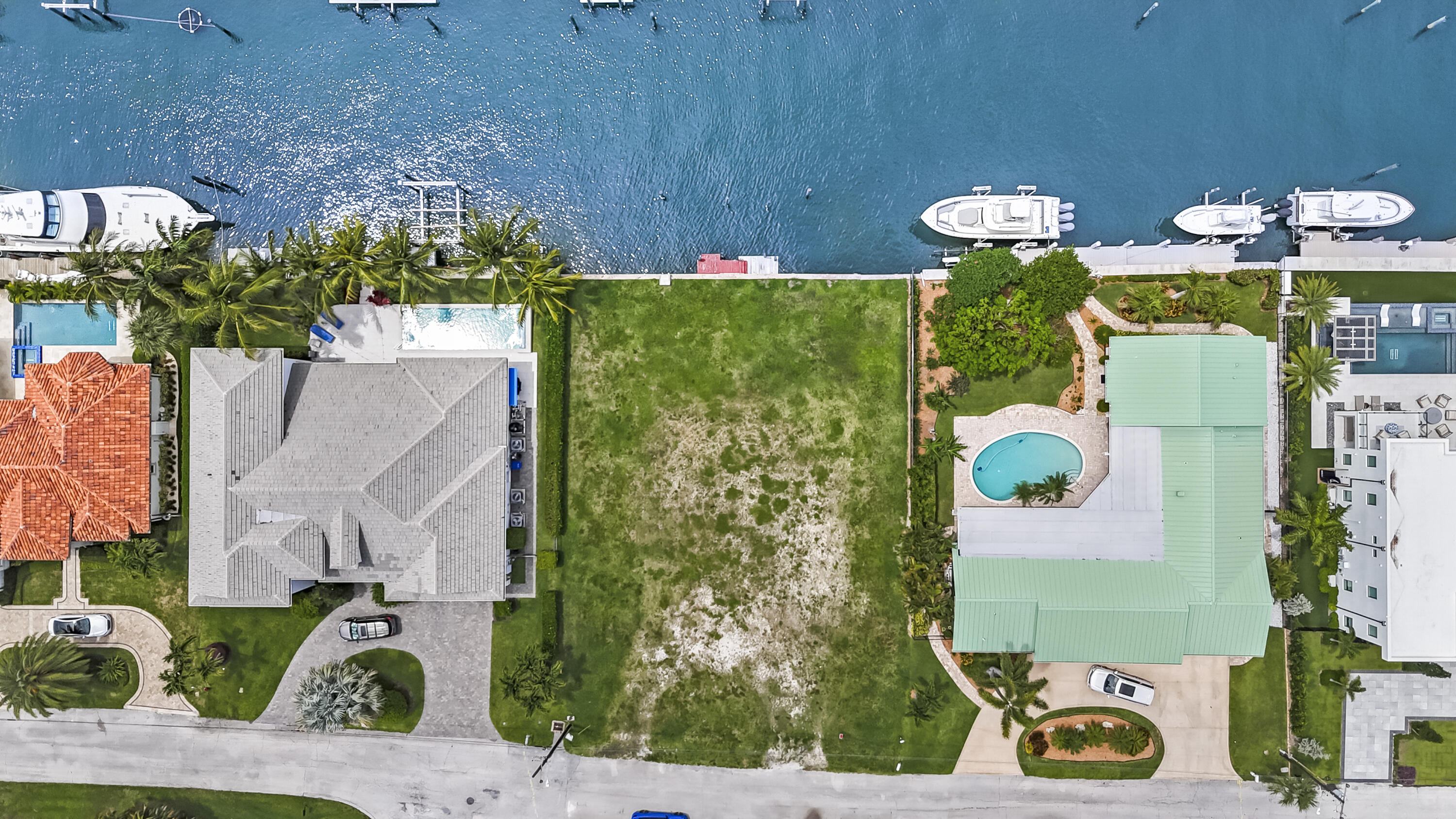 1121 Coral Way Property Photo 2