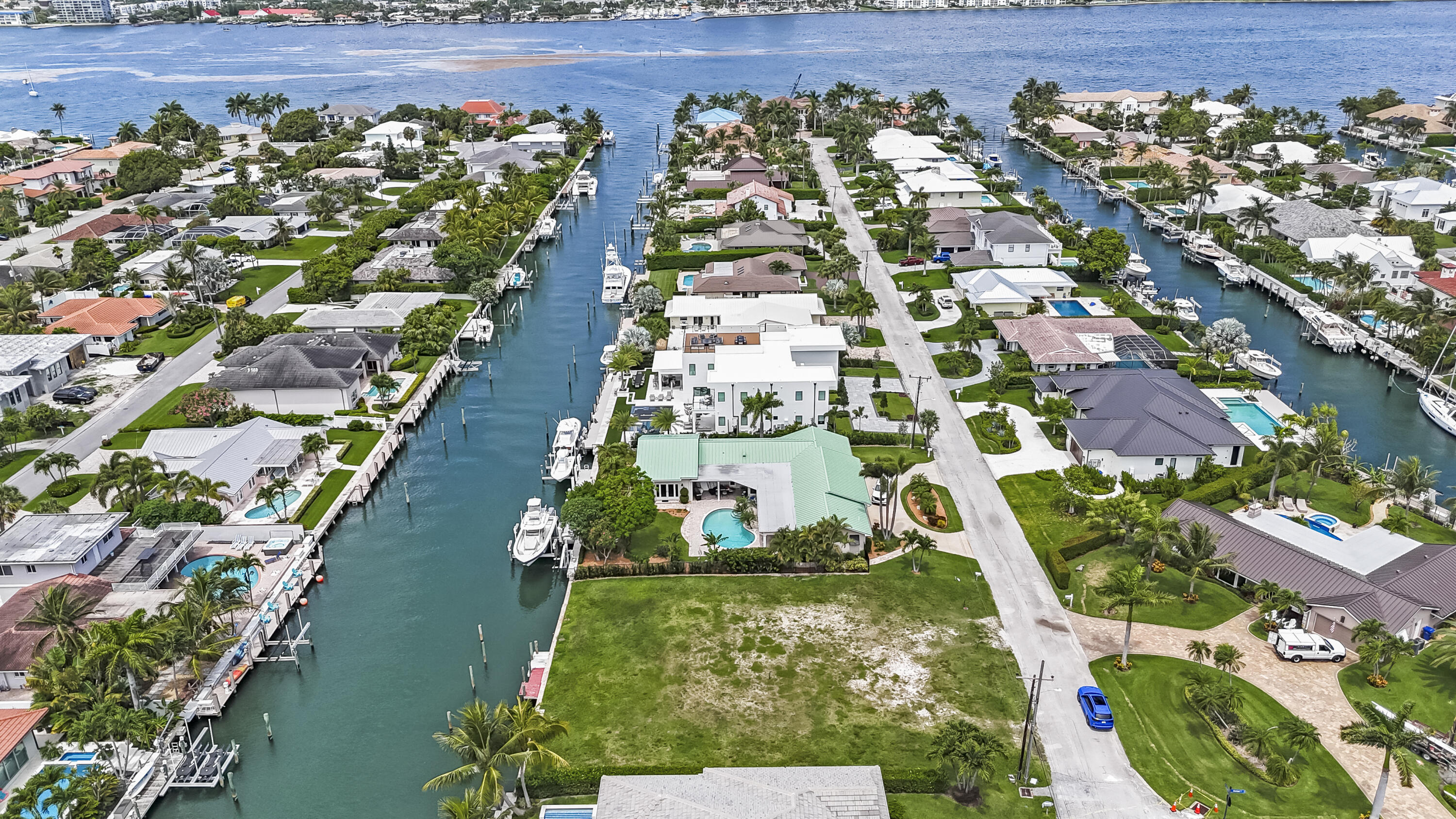 1121 Coral Way Property Photo 4
