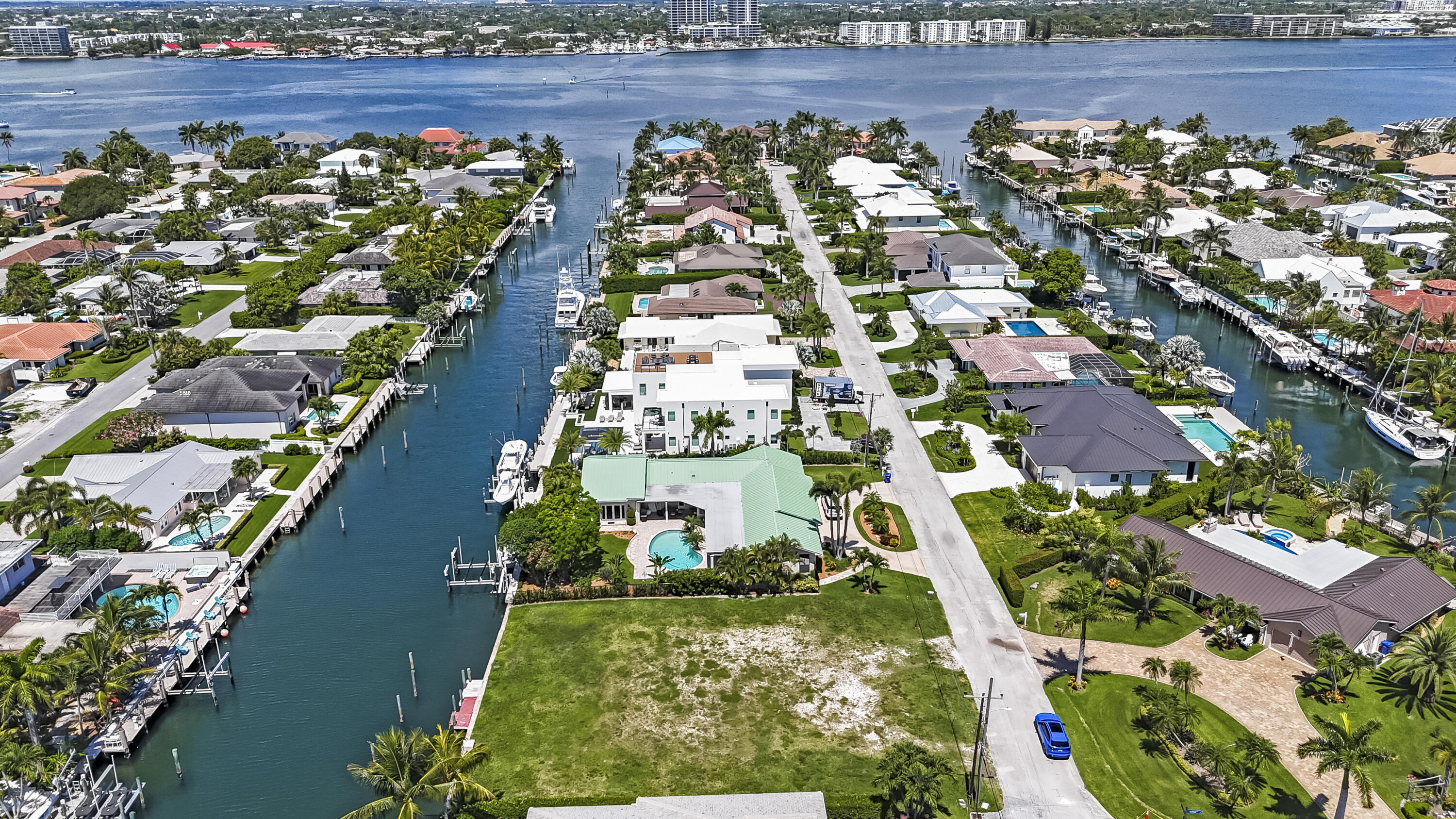 1121 Coral Way Property Photo 8