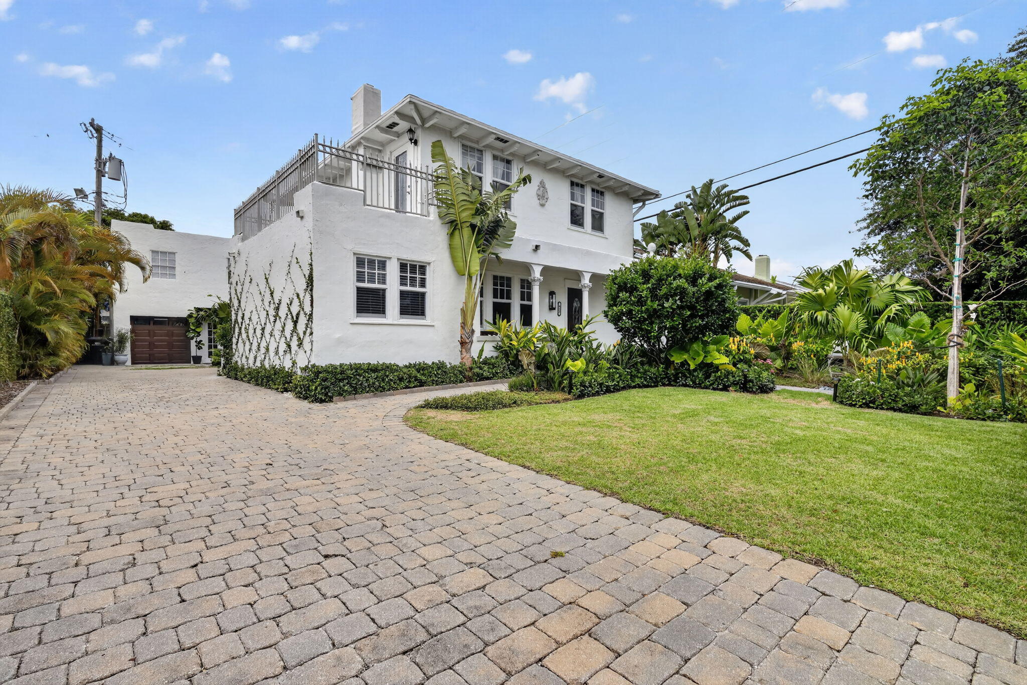 412 El Prado Property Photo 1