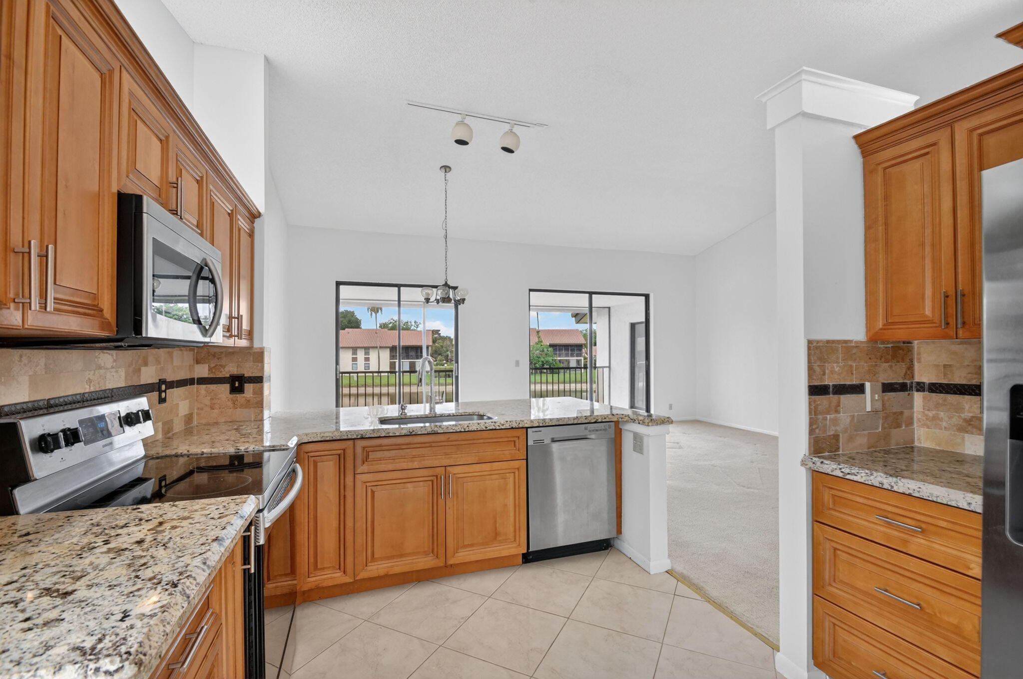 10231 N Circle Lake Drive 201 Property Photo 1