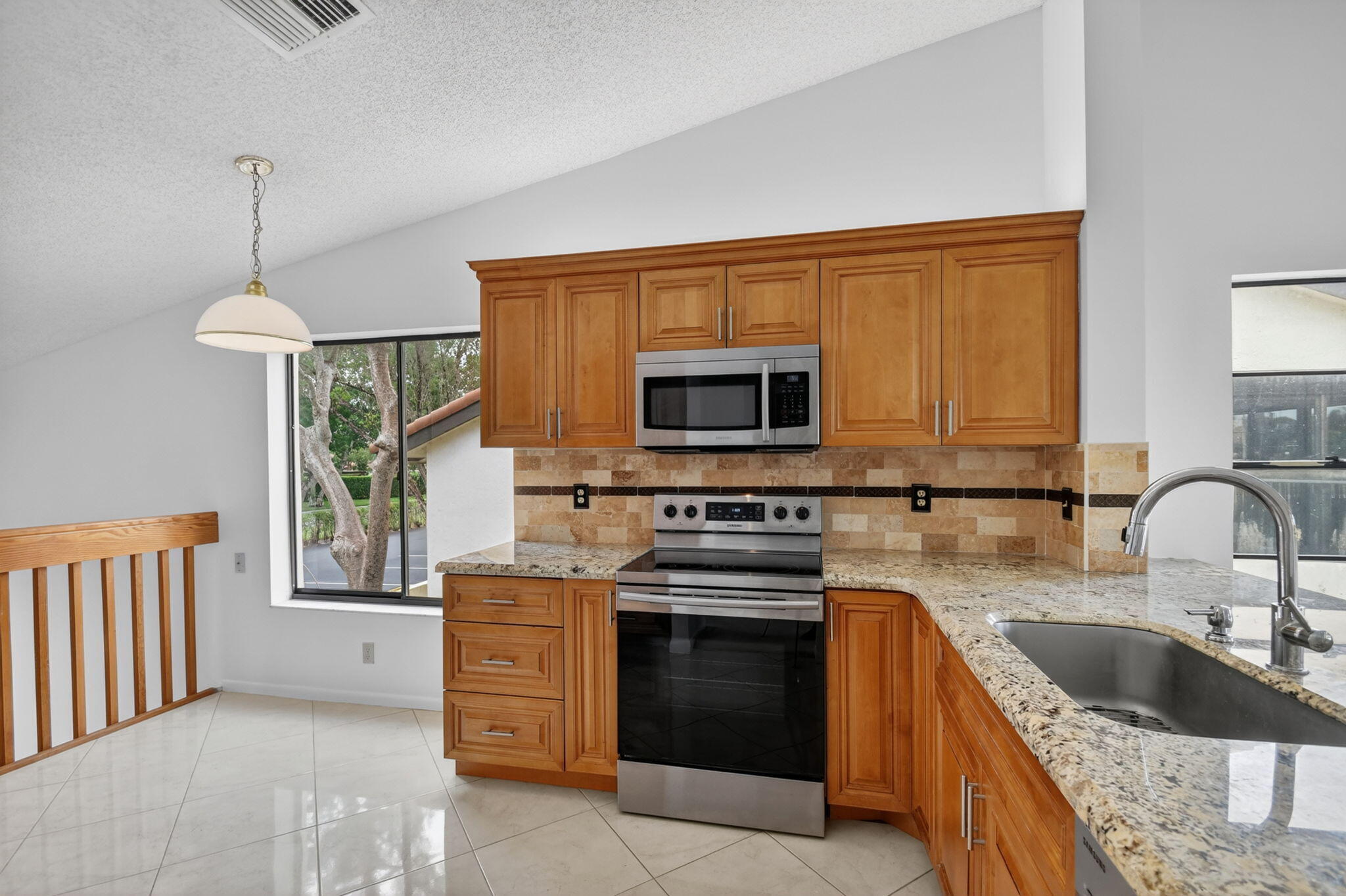 10231 N Circle Lake Drive 201 Property Photo 2