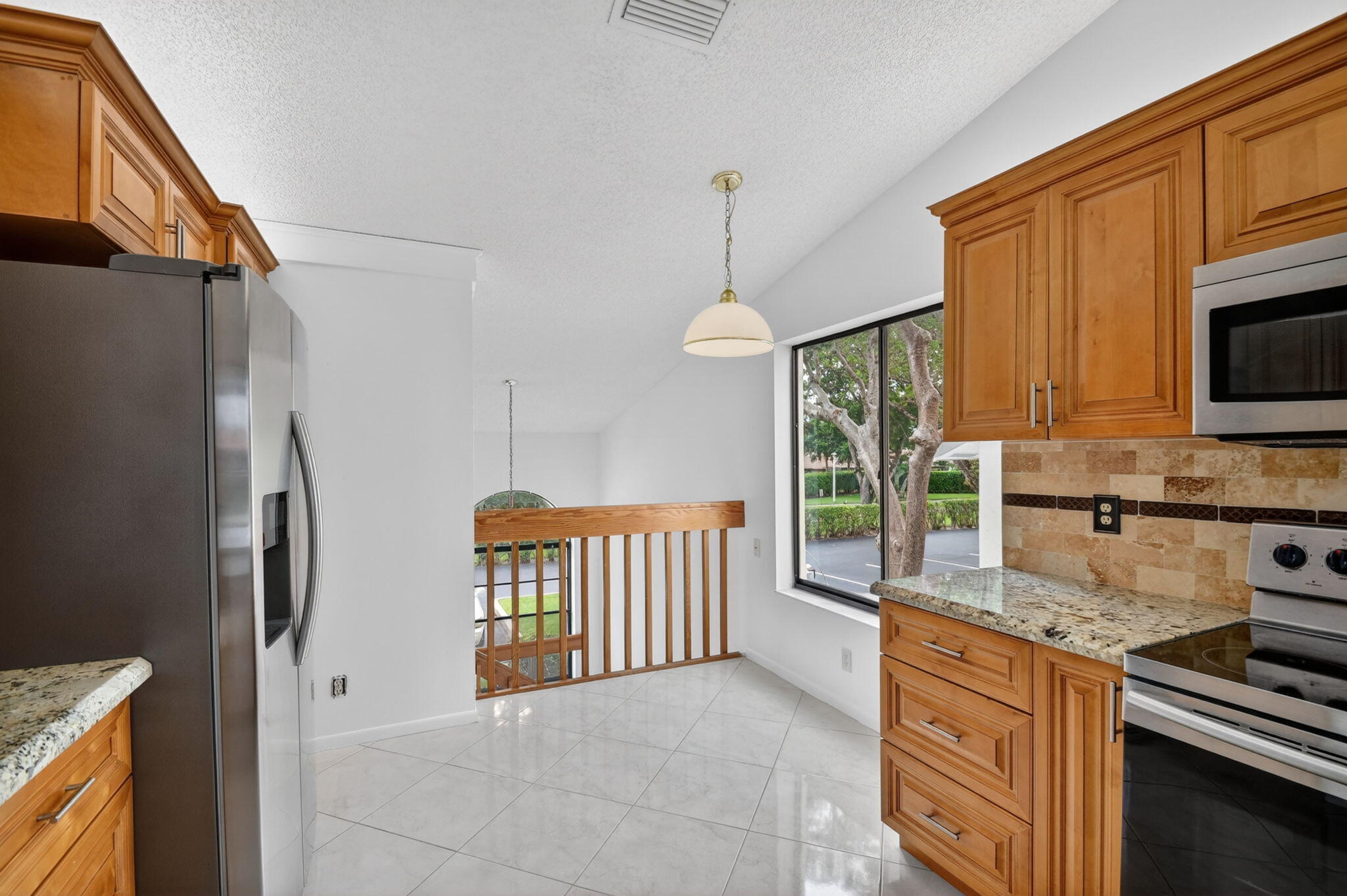 10231 N Circle Lake Drive 201 Property Photo 4