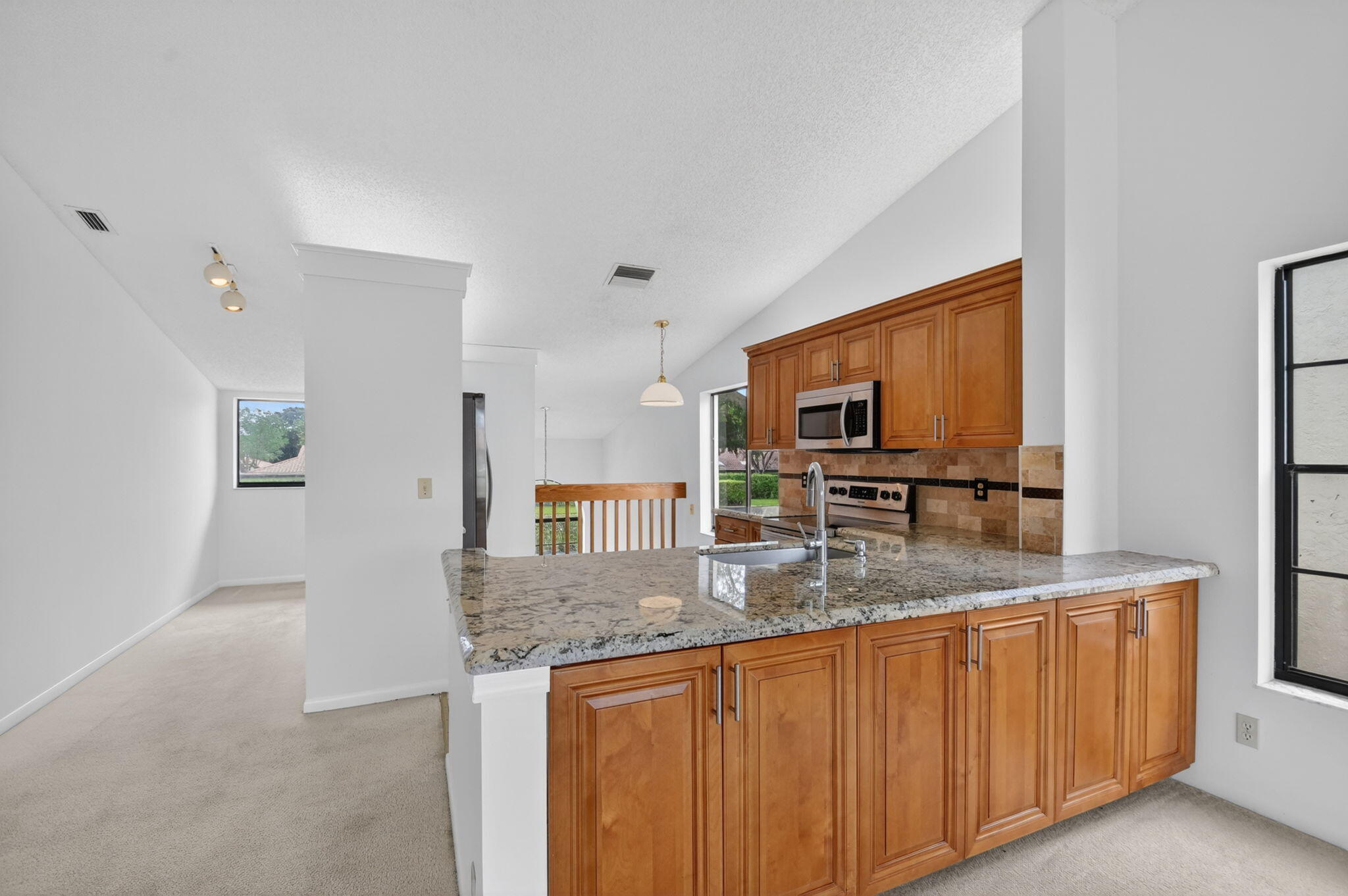 10231 N Circle Lake Drive 201 Property Photo 9