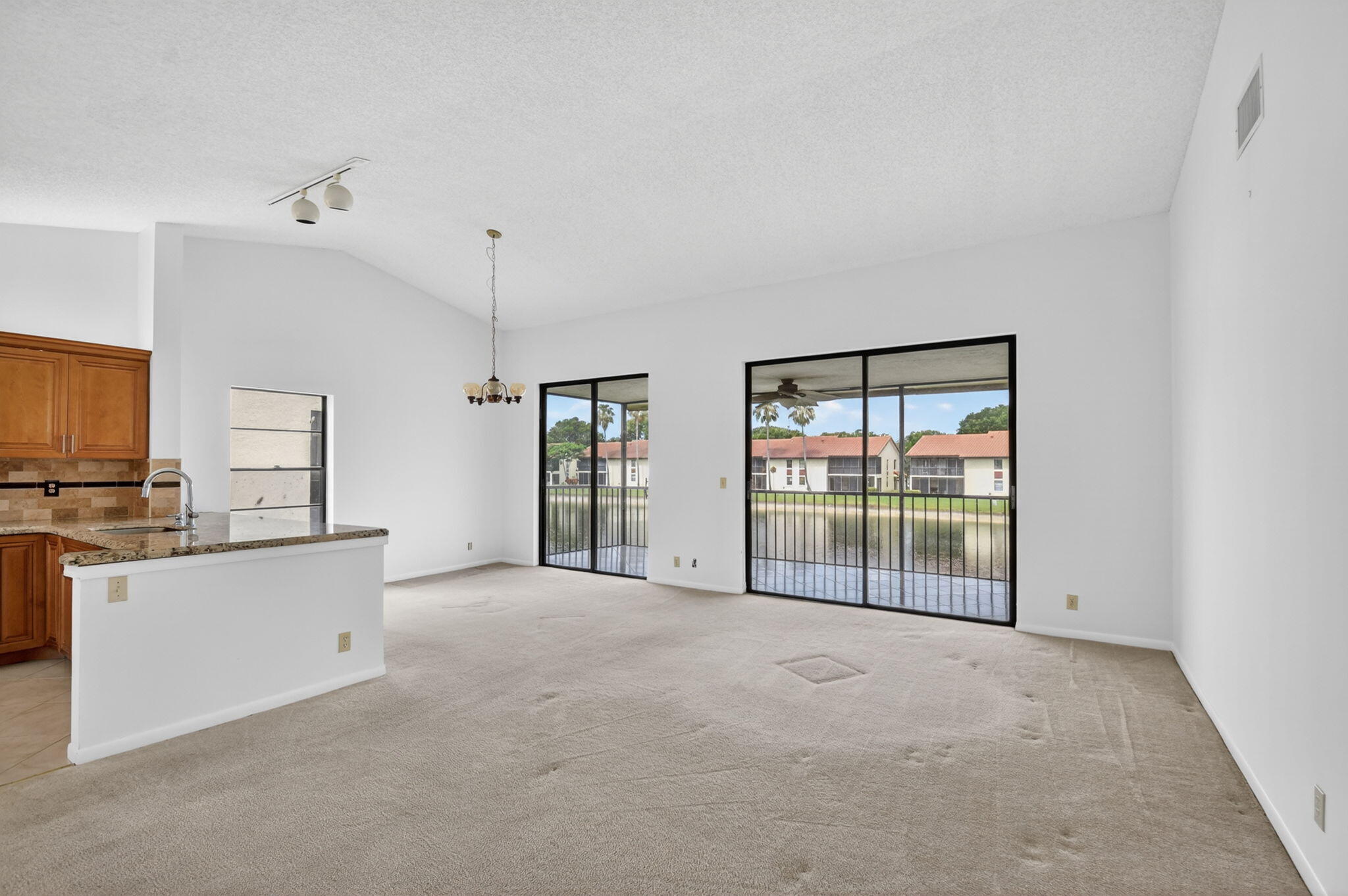 10231 N Circle Lake Drive 201 Property Photo 10