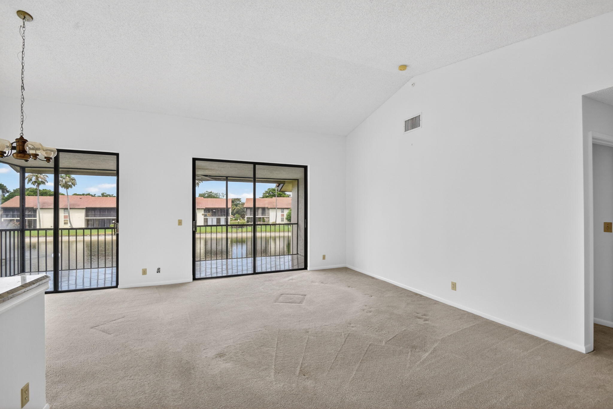 10231 N Circle Lake Drive 201 Property Photo 14