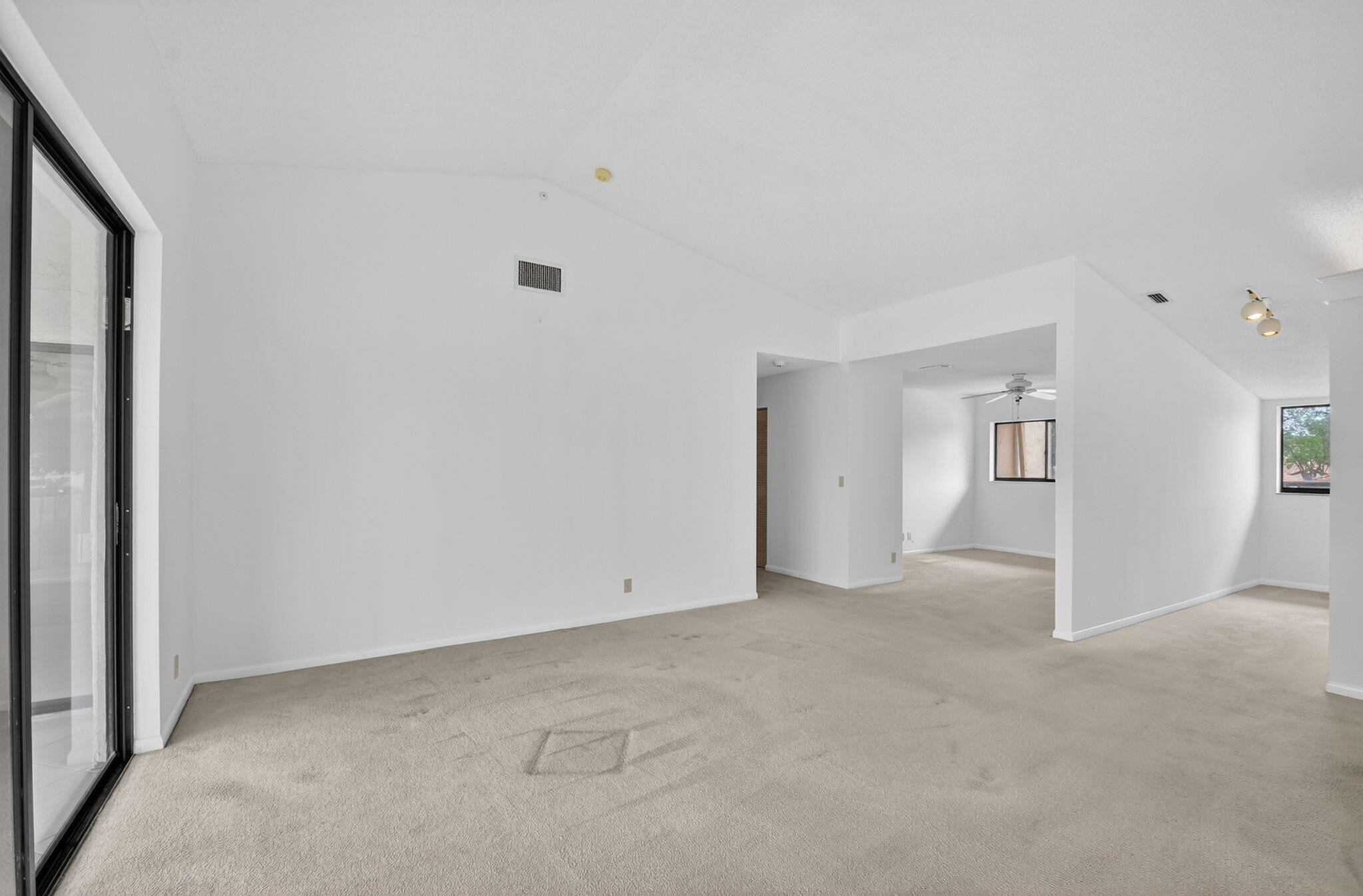 10231 N Circle Lake Drive 201 Property Photo 15