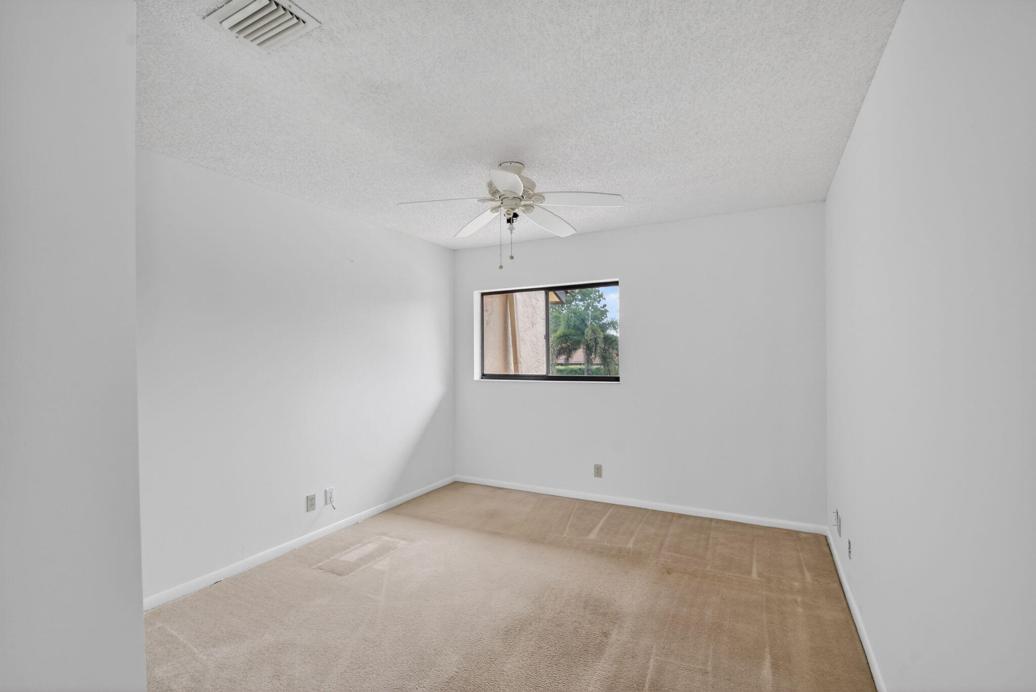 10231 N Circle Lake Drive 201 Property Photo 23