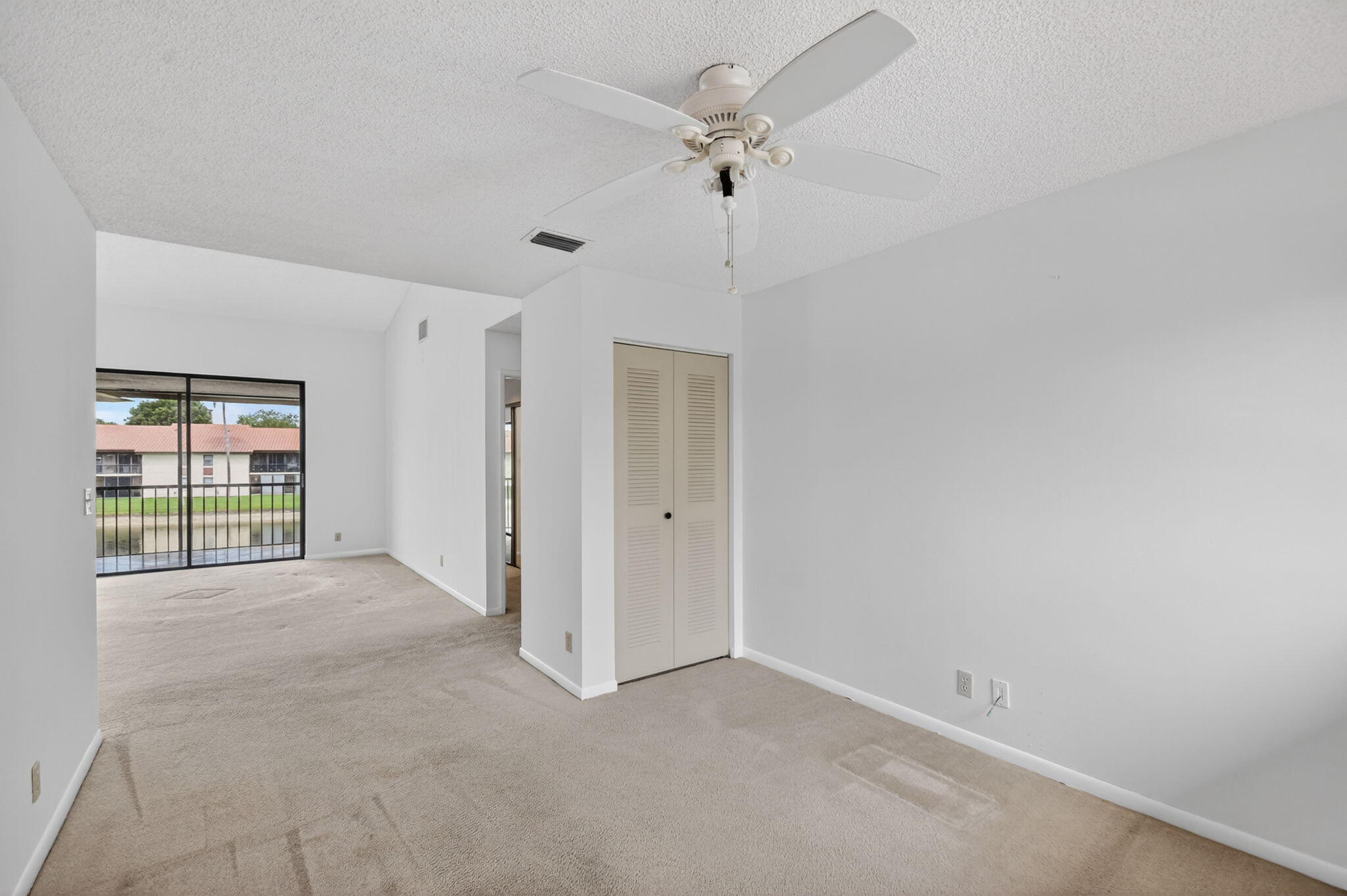 10231 N Circle Lake Drive 201 Property Photo 24