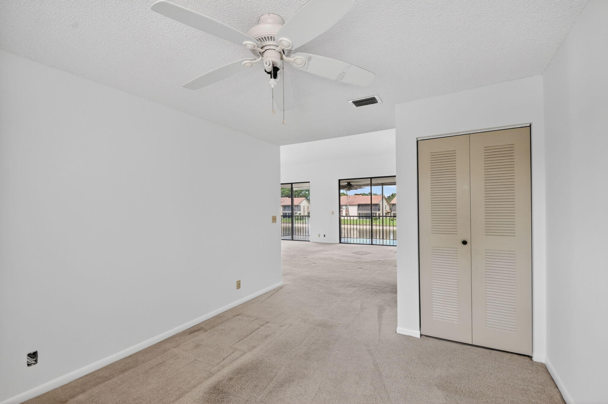 10231 N Circle Lake Drive 201 Property Photo 25