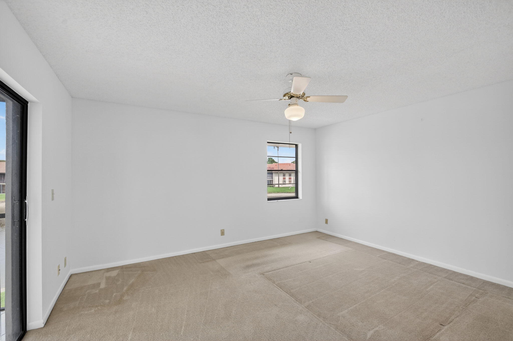 10231 N Circle Lake Drive 201 Property Photo 26