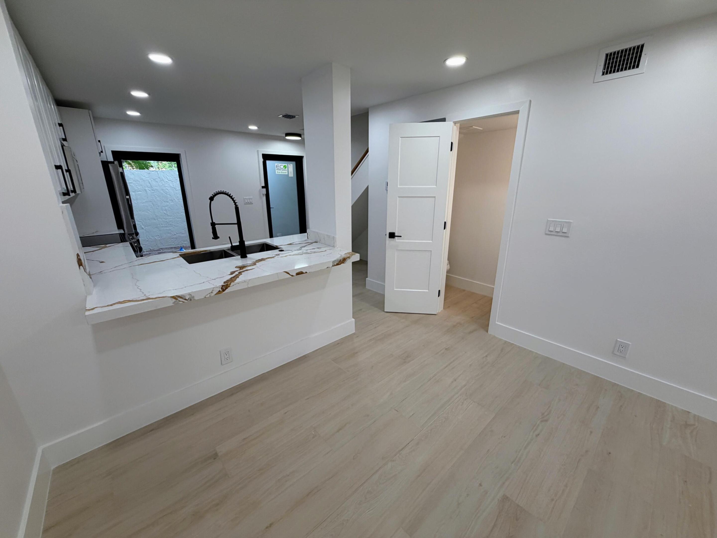 575 Ne 7th Avenue 4b Property Photo 24
