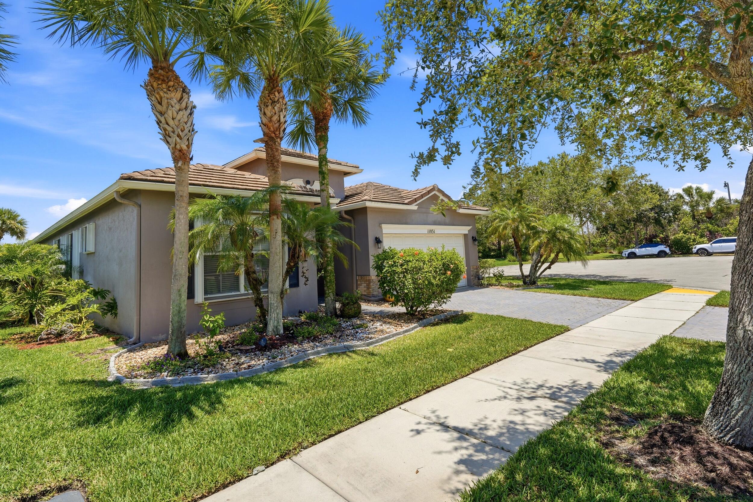 11031 Sw Dunhill Court Property Photo 2