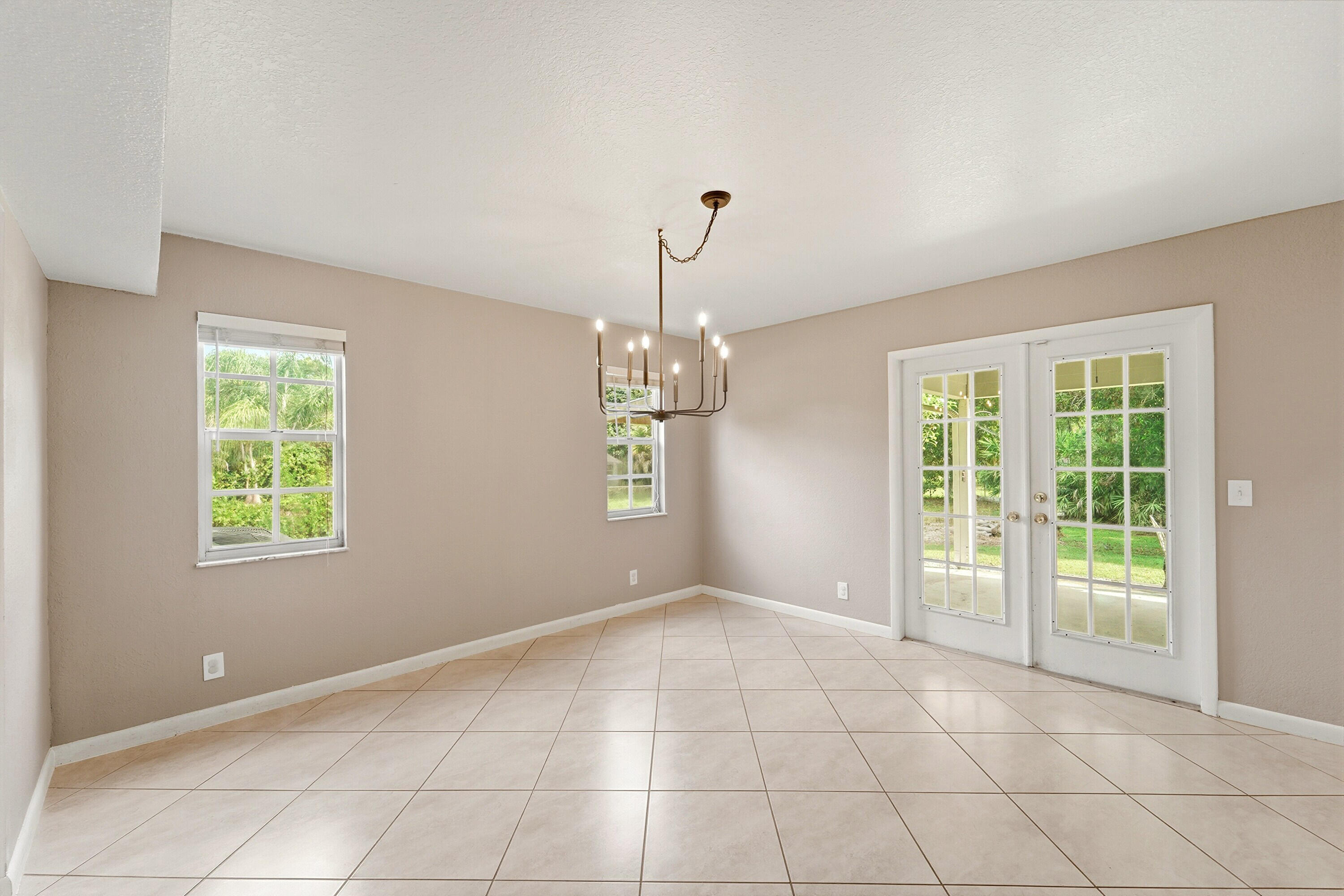 16317 Glasgow Drive E Property Photo 6
