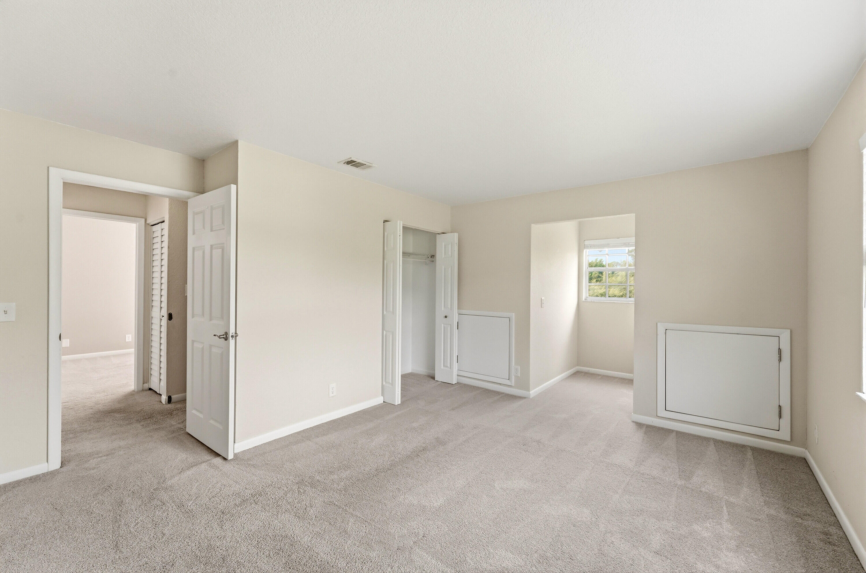 16317 Glasgow Drive E Property Photo 9