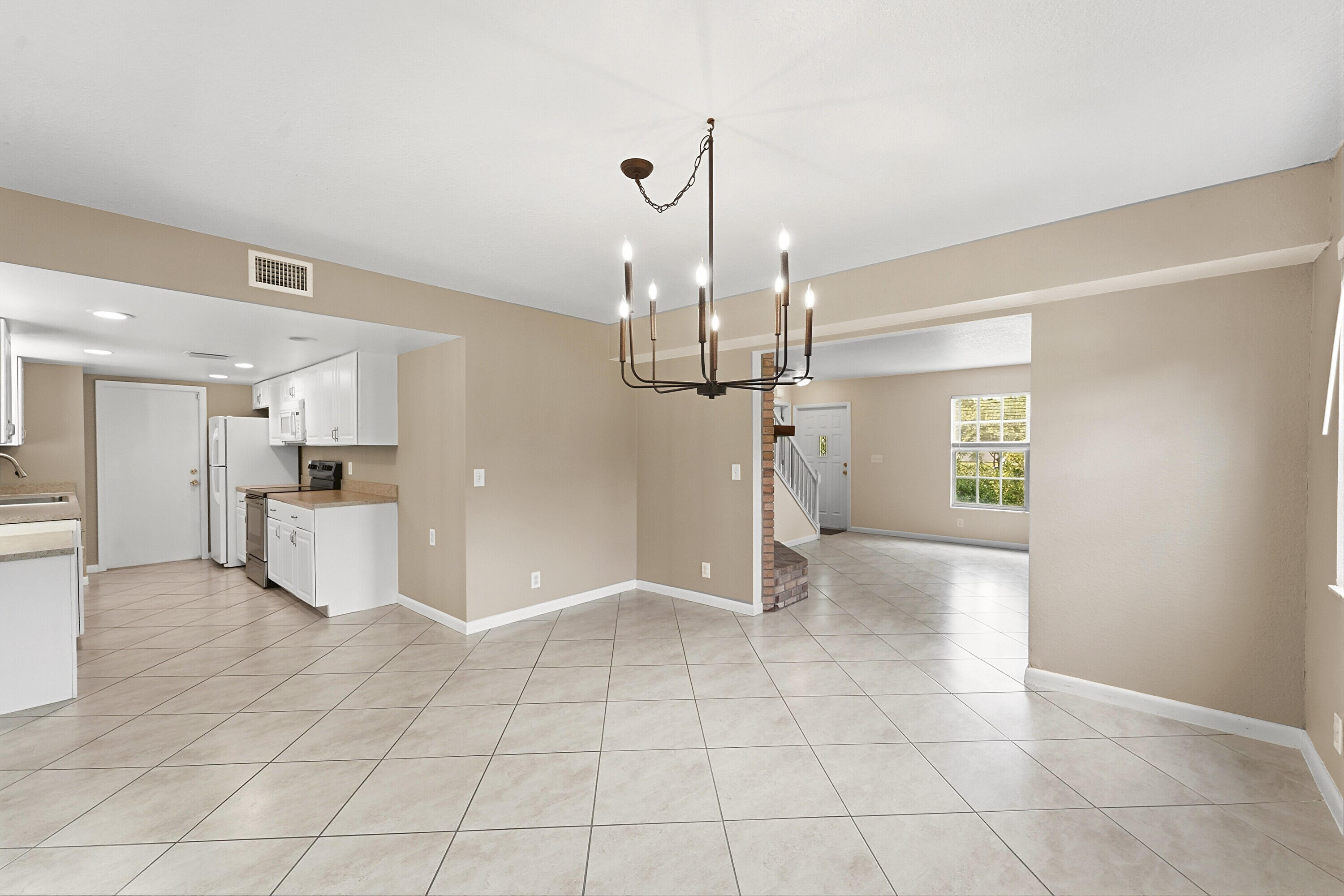 16317 Glasgow Drive E Property Photo 21