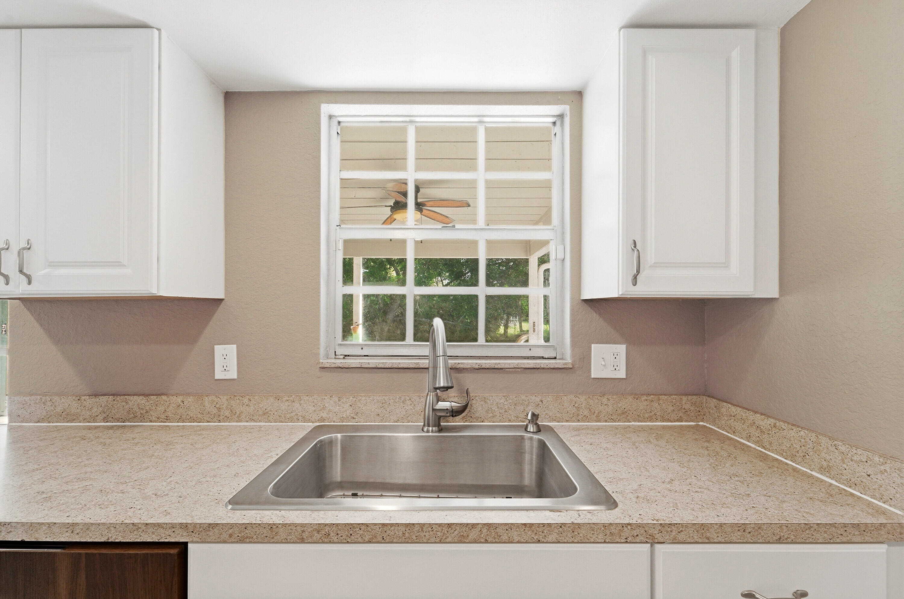 16317 Glasgow Drive E Property Photo 24