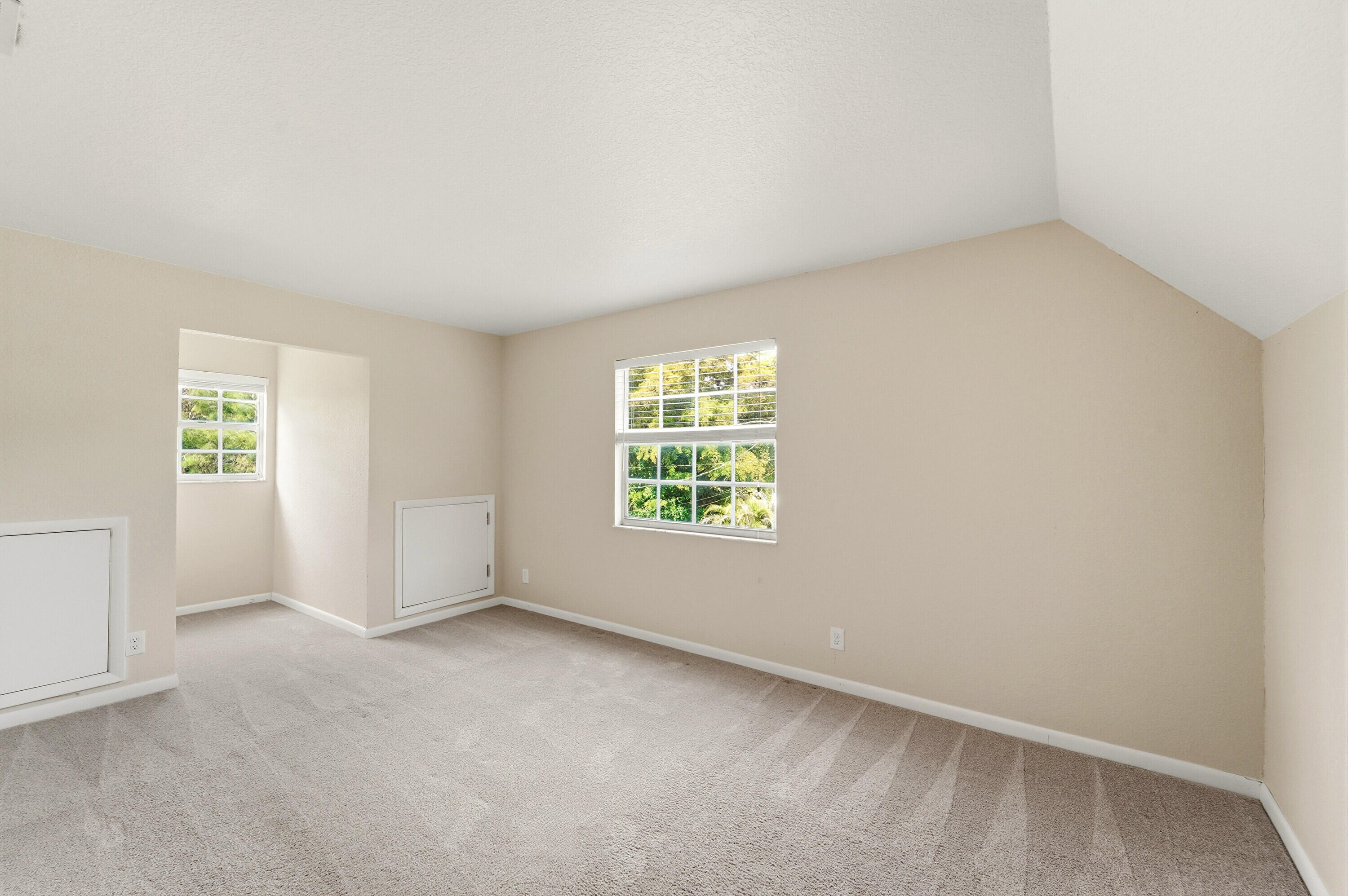 16317 Glasgow Drive E Property Photo 27