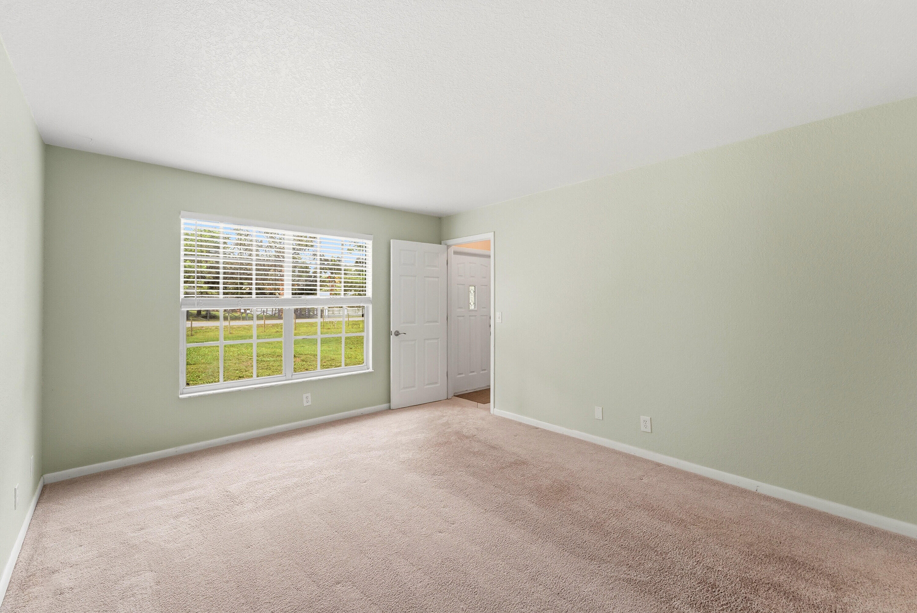 16317 Glasgow Drive E Property Photo 31