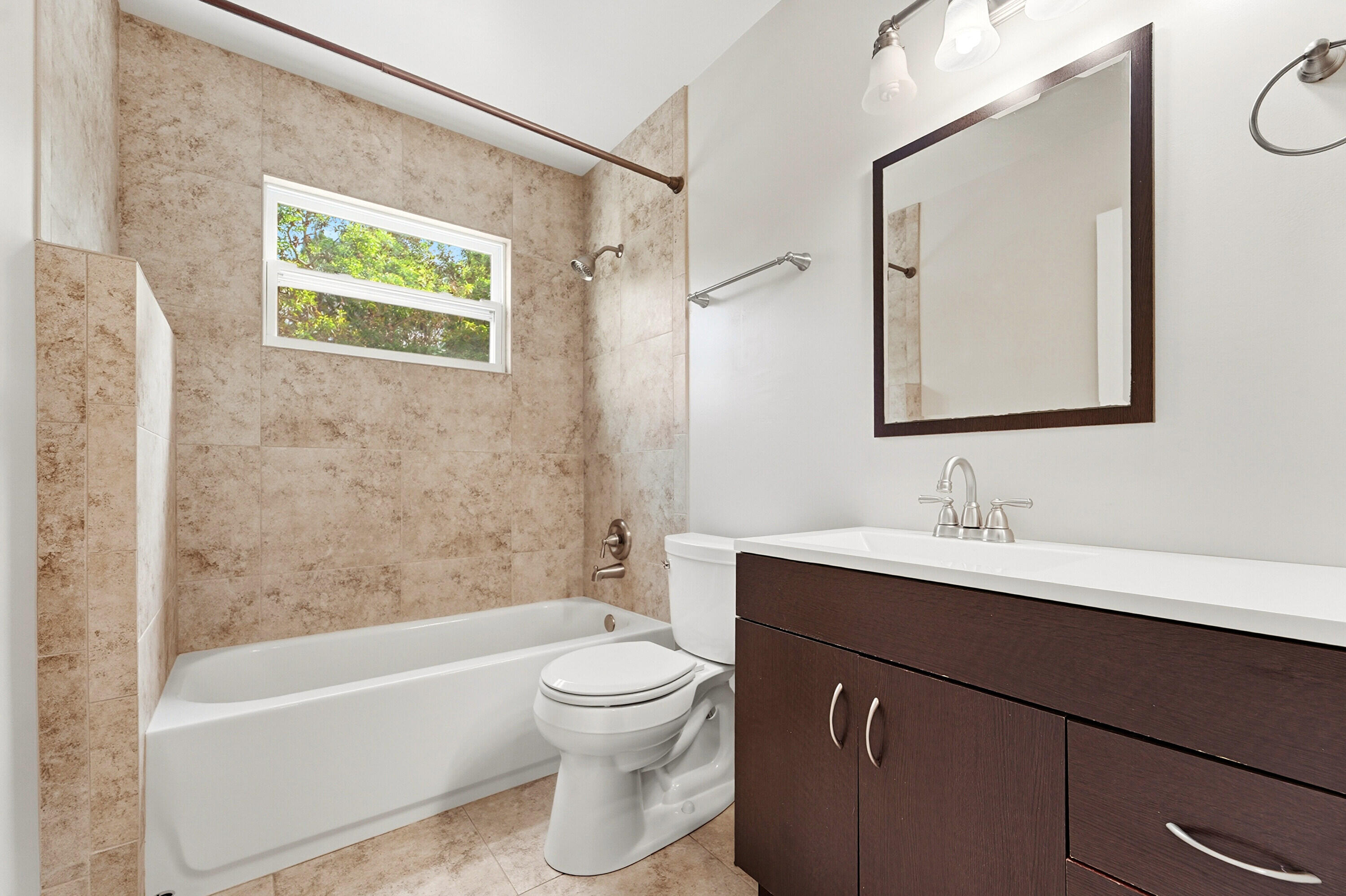 16317 Glasgow Drive E Property Photo 34