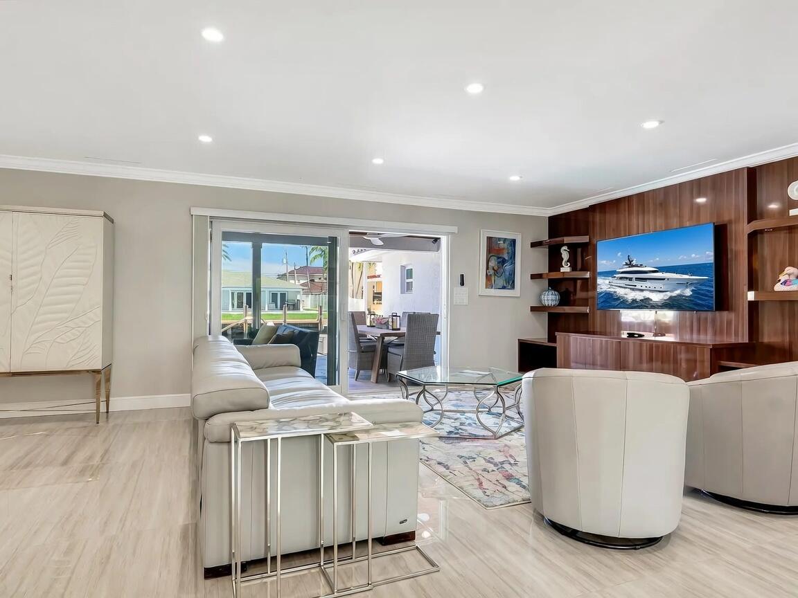 831 Dover Street Property Photo 7