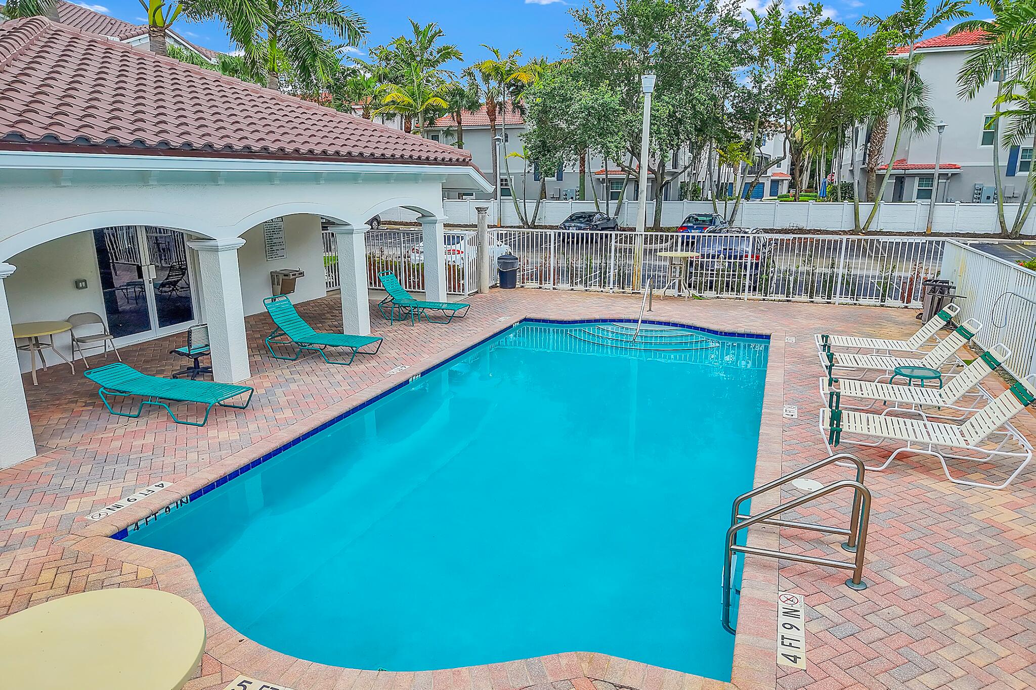 528 Bayfront Drive Property Photo 4