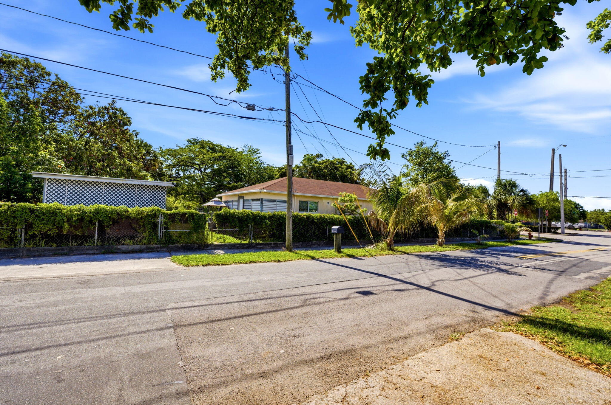 823 Doctor Martin Luther King Junior Boulevard 823 Property Photo 2