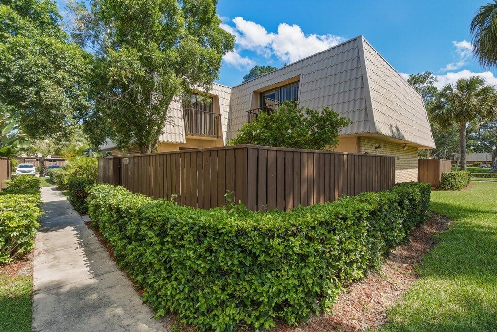 5701 57th Way Property Photo 1
