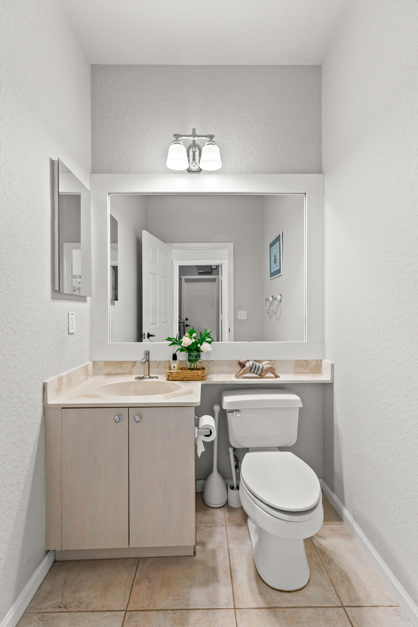 7611 Doubleton Drive Property Photo 6
