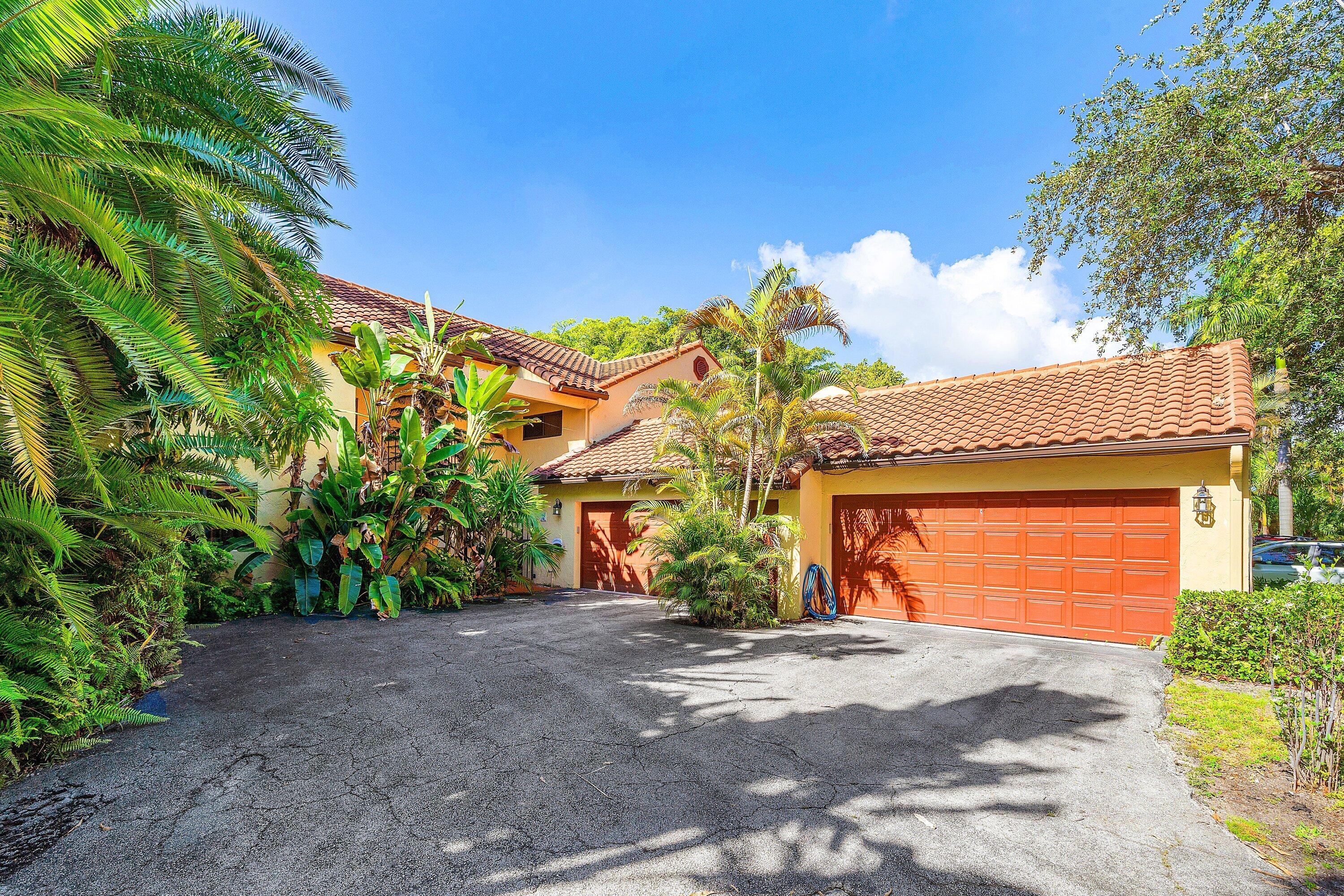 16 Via Lago Property Photo 2