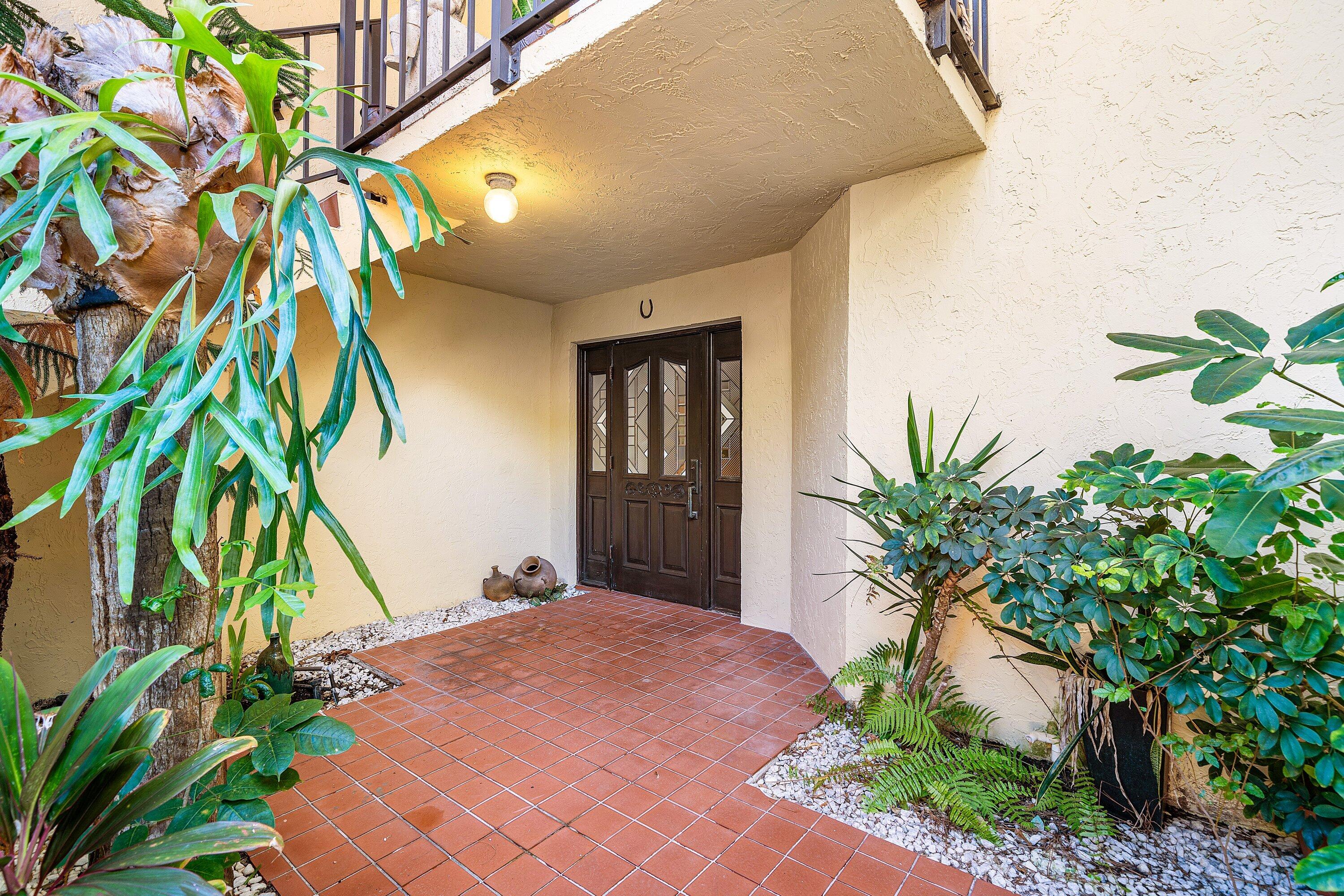 16 Via Lago Property Photo 5