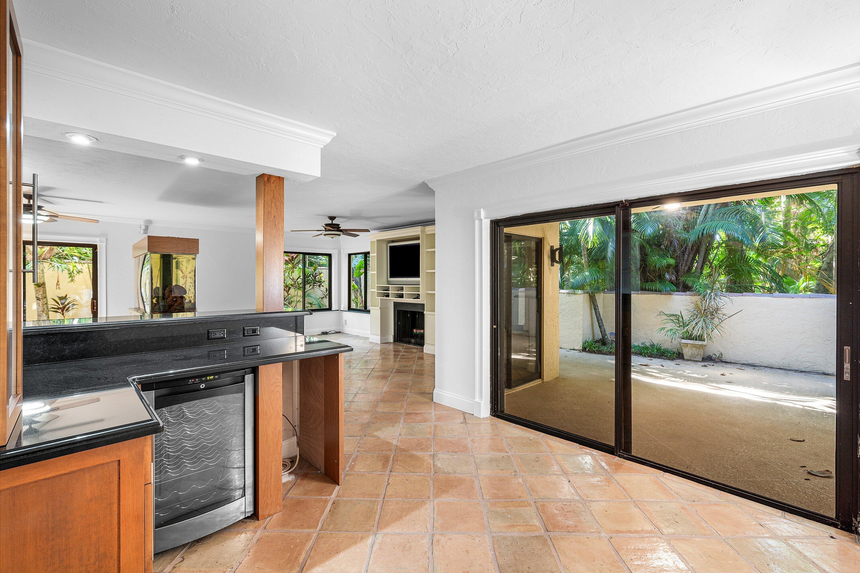 16 Via Lago Property Photo 11
