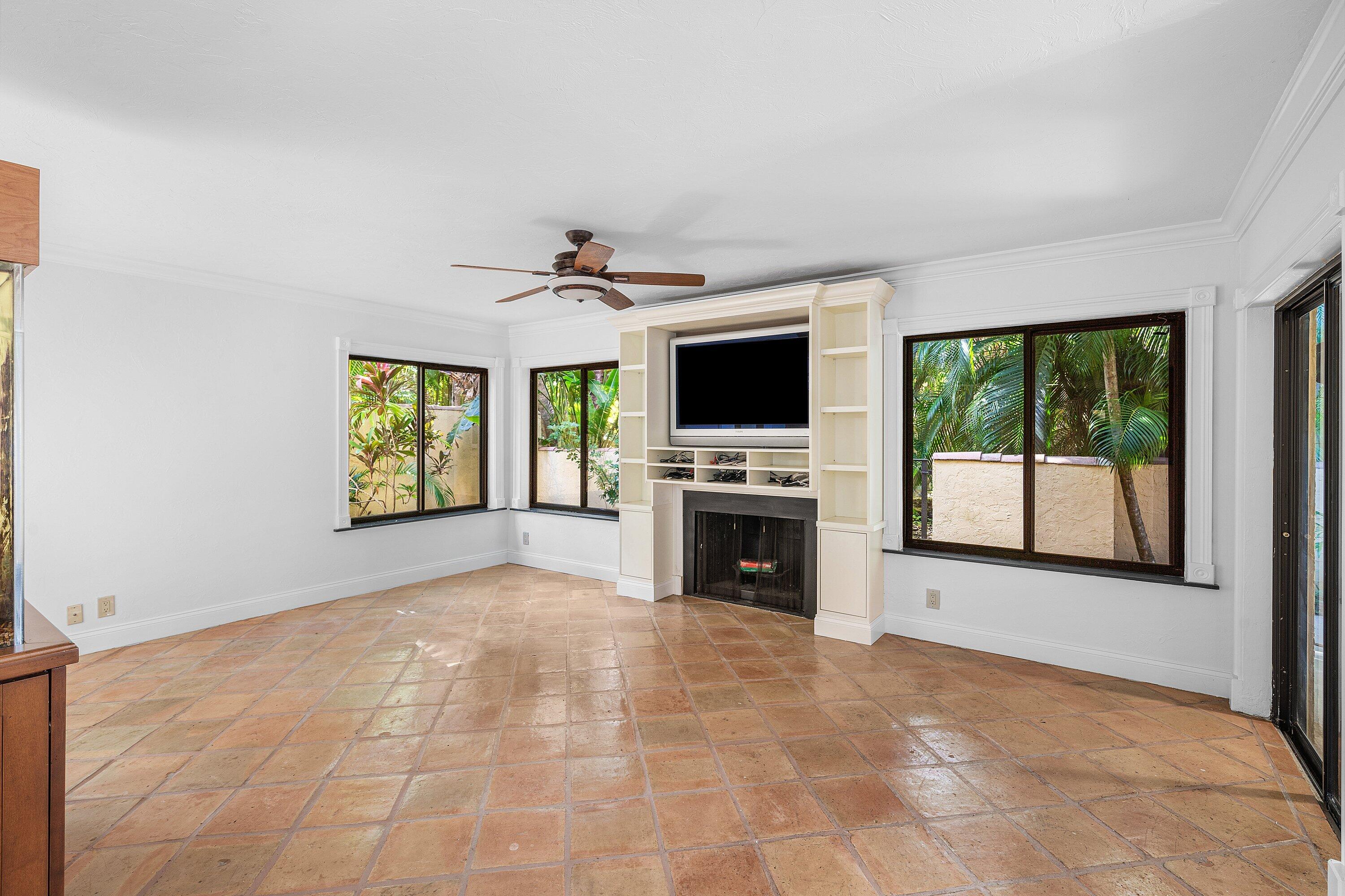 16 Via Lago Property Photo 12