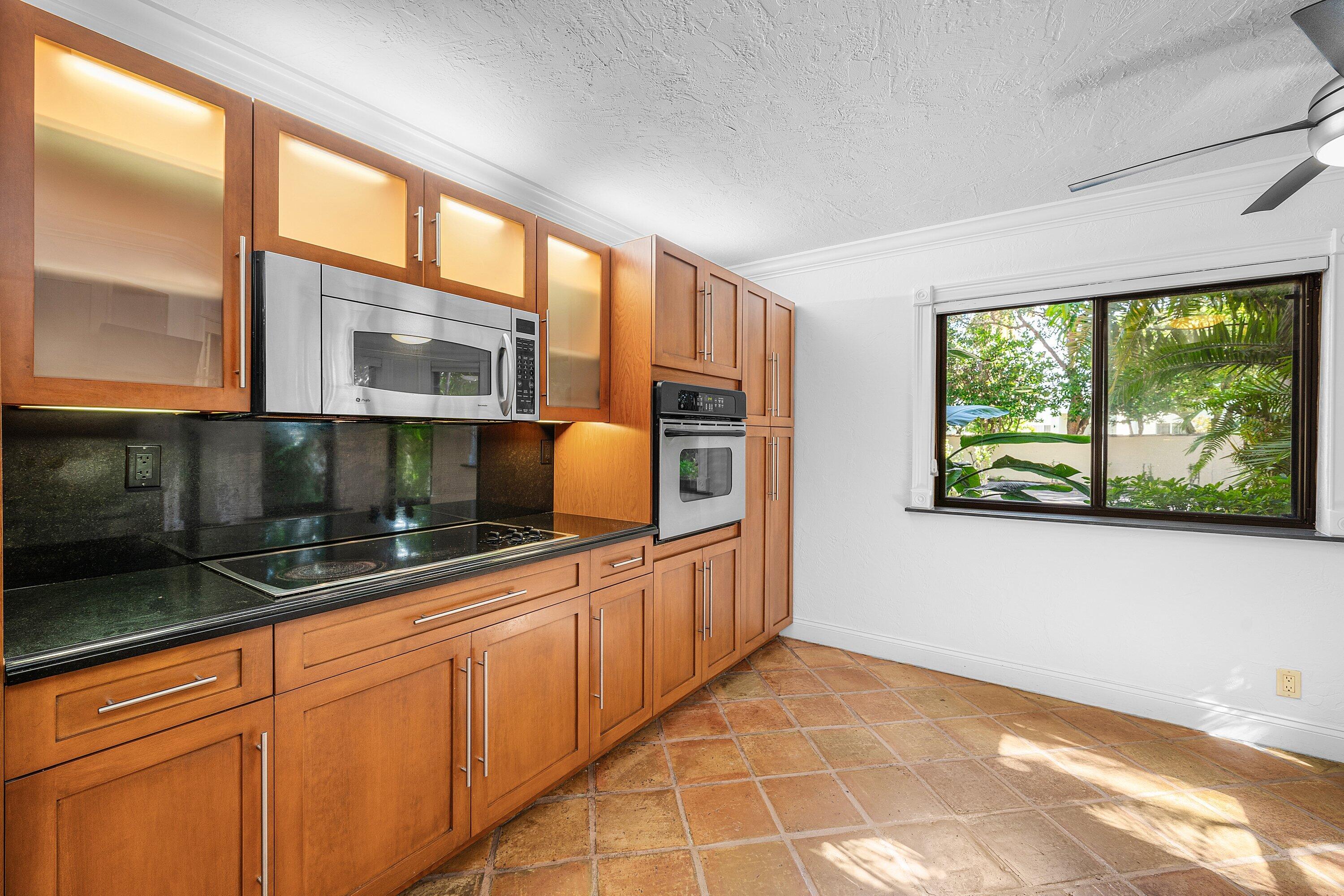 16 Via Lago Property Photo 17
