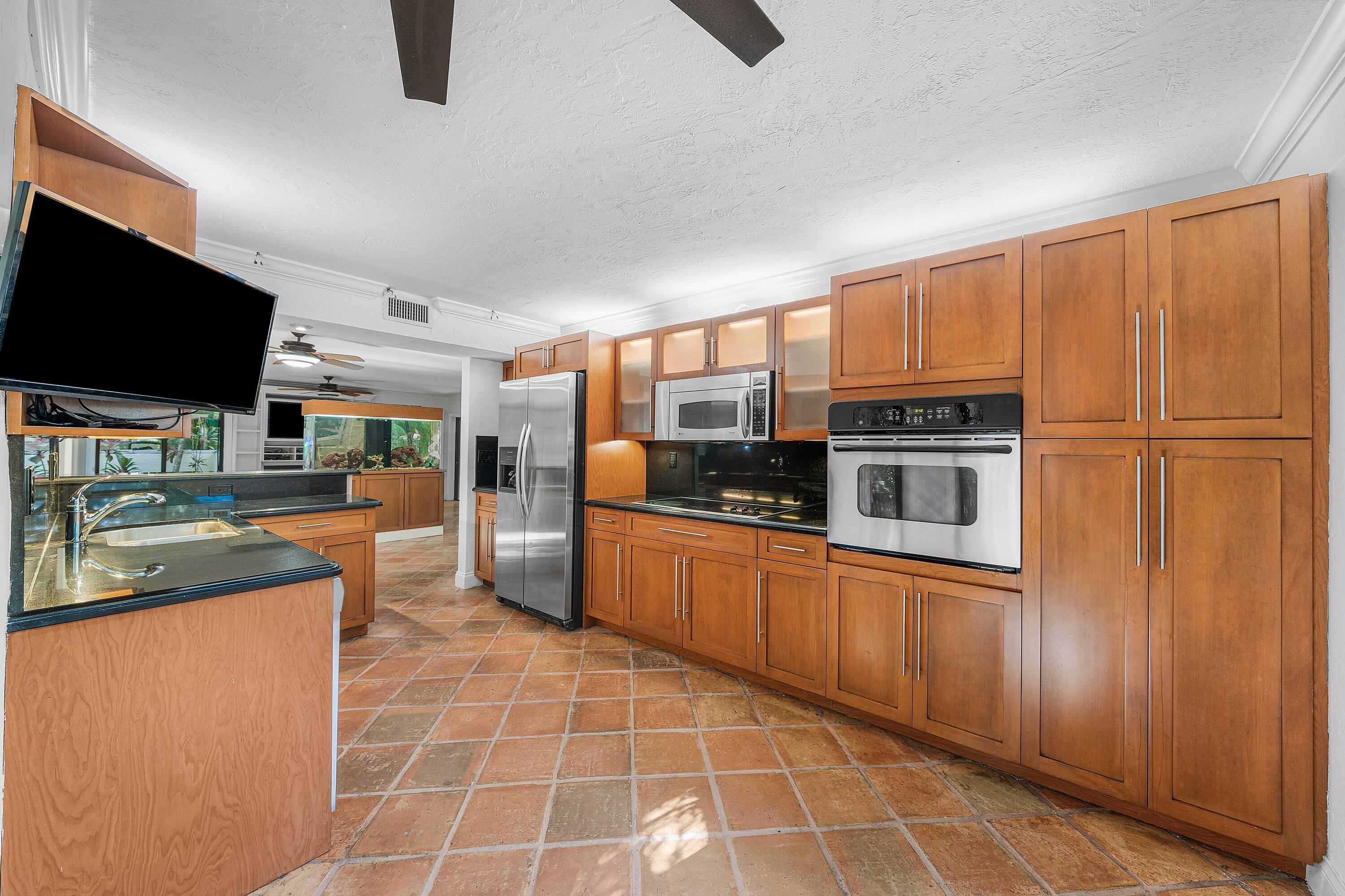 16 Via Lago Property Photo 19